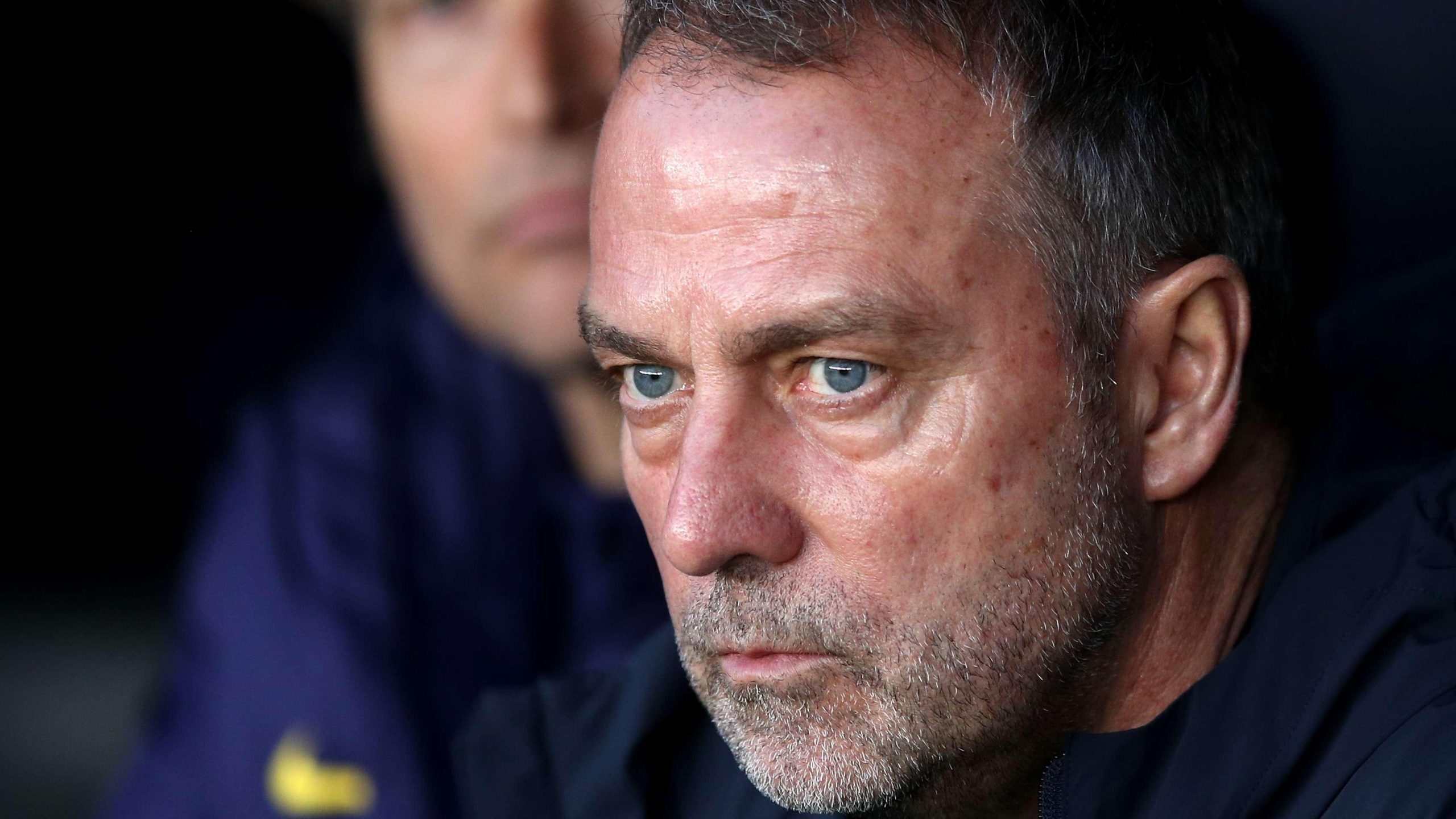 هانز فليك يضيء سماء الليغا: مدرب الشهر في مارس ويتبع خطى العمالقة!