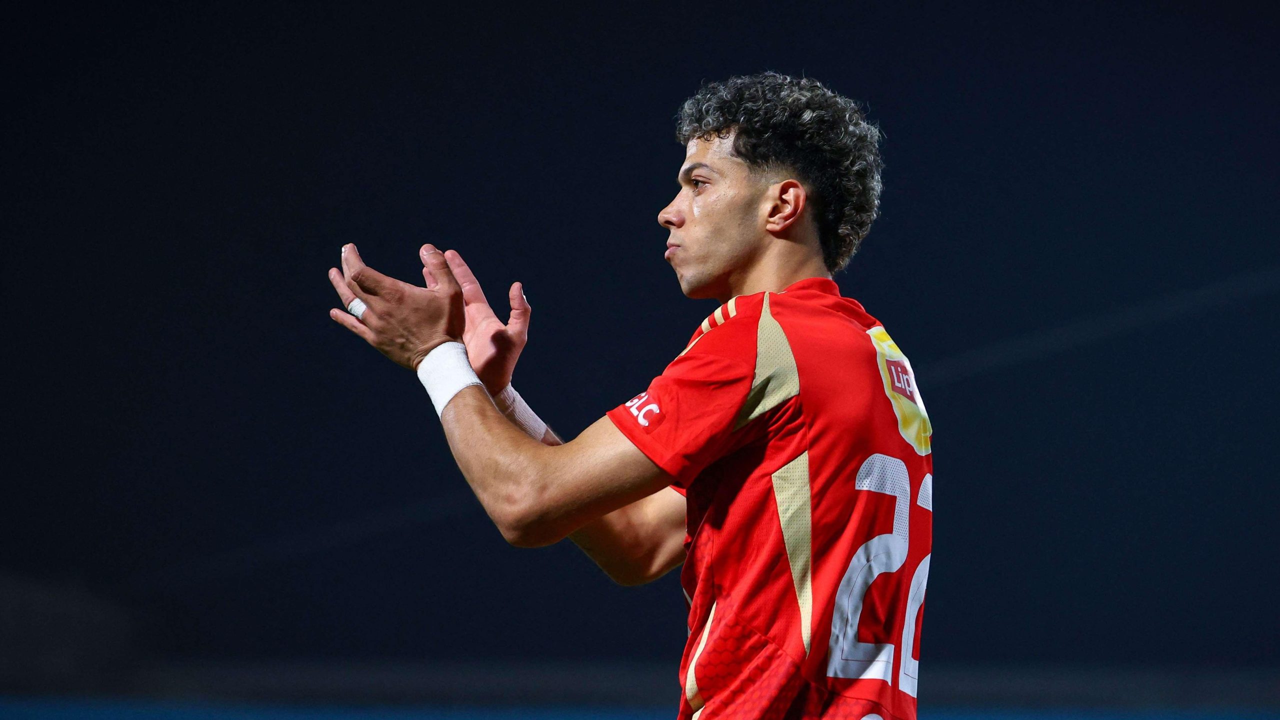 حقيقة أم شائعة؟ نجم الأهلي إمام عاشور ومستقبله المرتبط بالقادسية السعودي