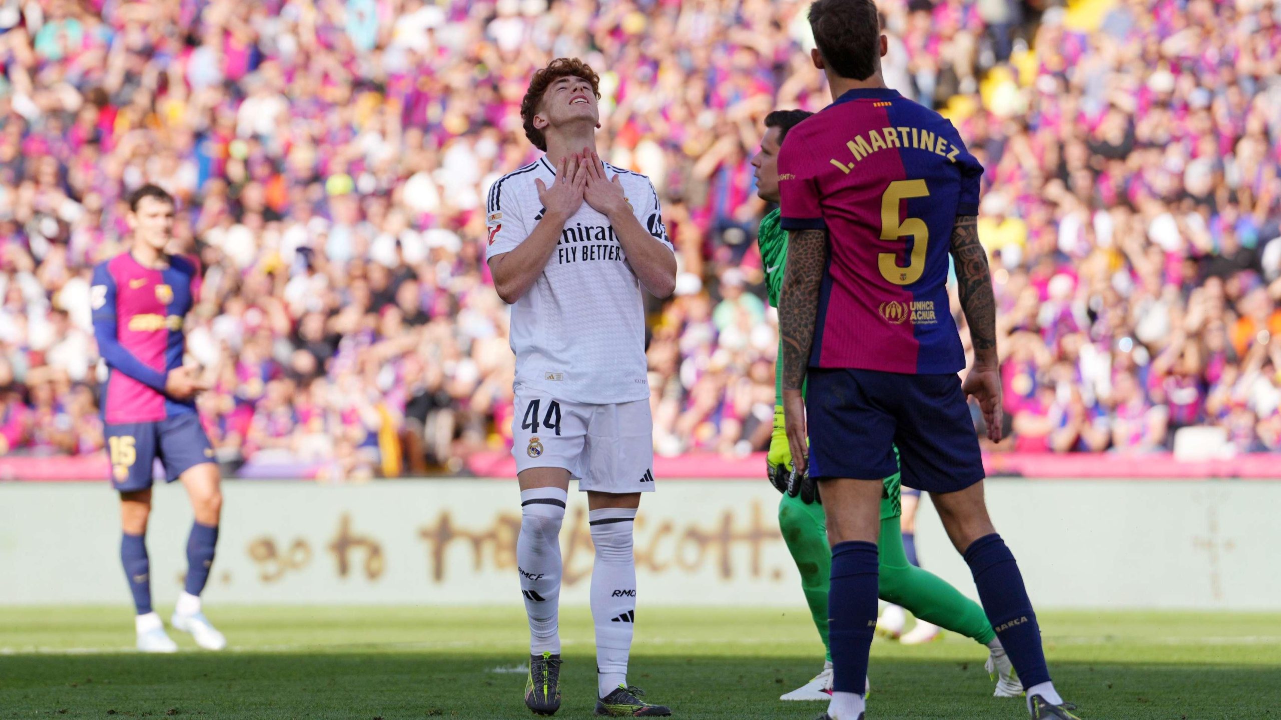 خطة برشلونة لـ’الابن الضال’: صراع الكلاسيكو يشتعل على فيكتور مونيوز!