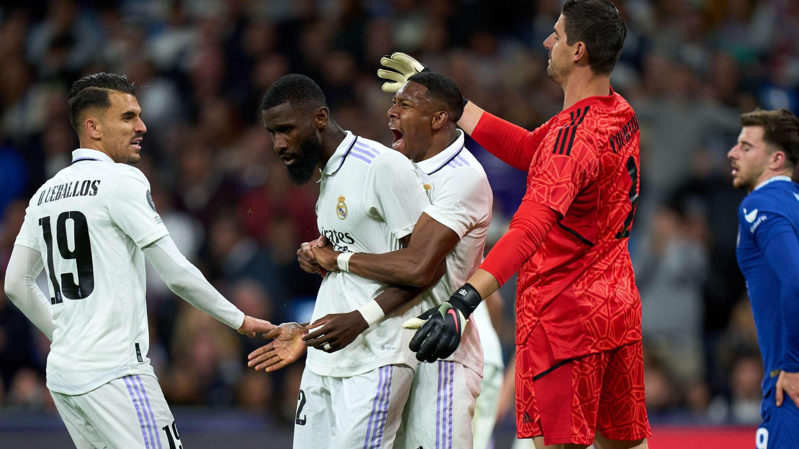 سيبايوس يرضخ لمشيئة بيريز: نهاية حقبة في ريال مدريد؟