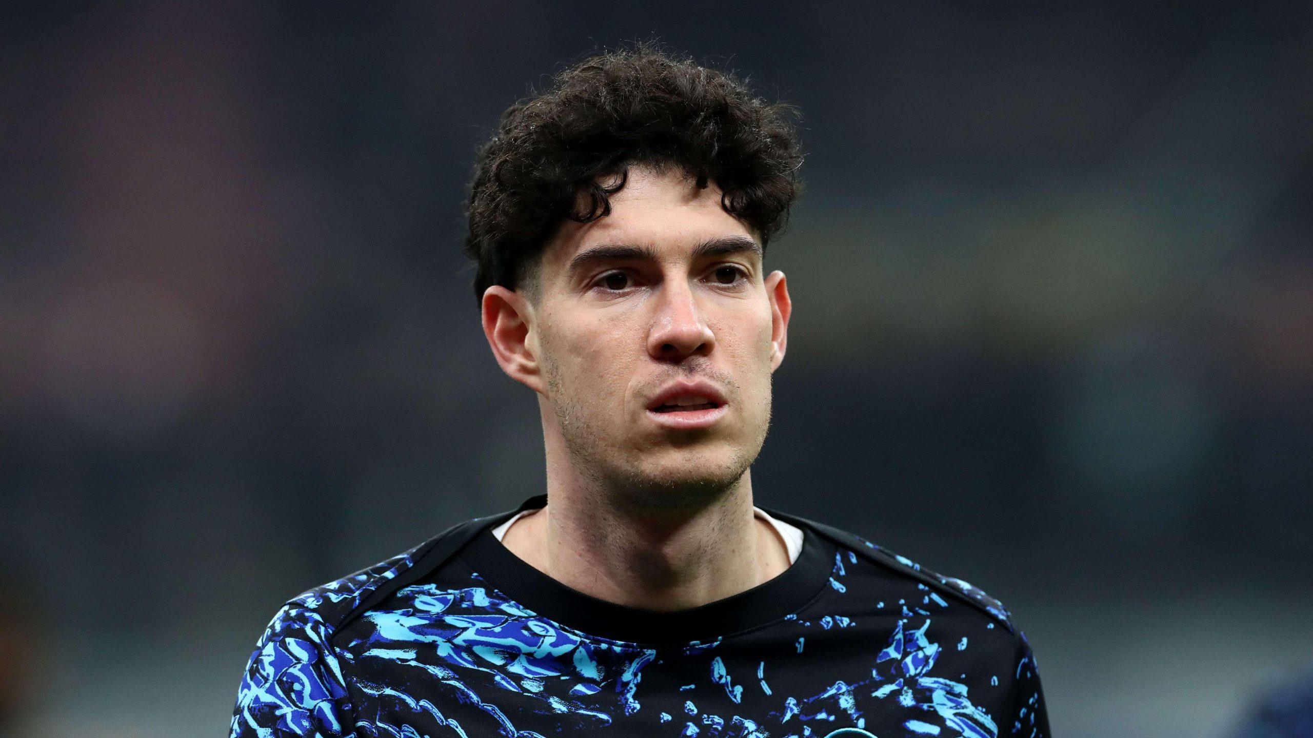 باستوني يمنح برشلونة الضوء الأخضر: هل يقترب قلب دفاع إنتر من الكامب نو؟