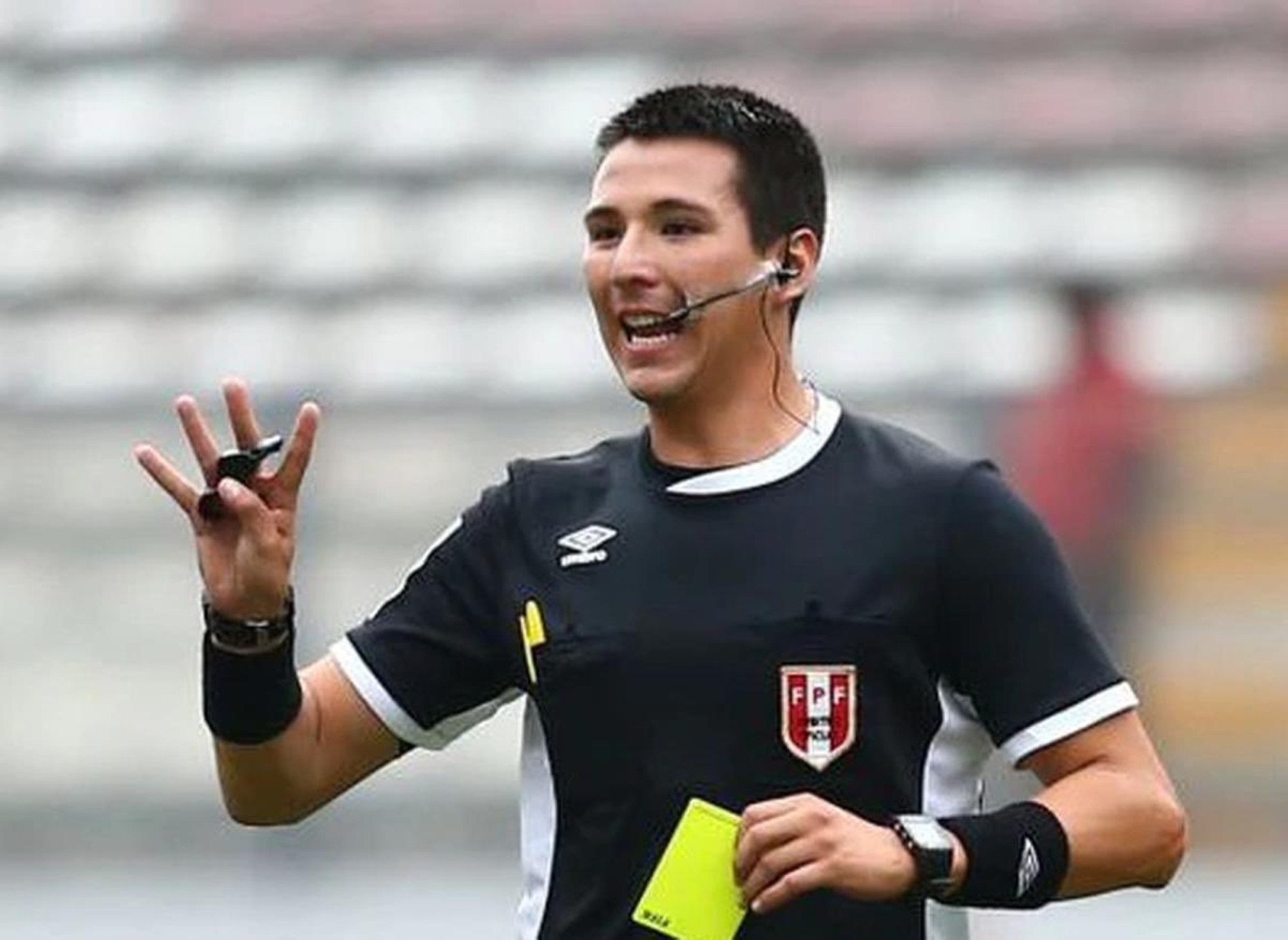 القمة المنتظرة في دوري روشن: نظرة شاملة على مسيرة كيفن أورتيغا حكم الأهلي والقادسية وإحصائياته التحكيمية