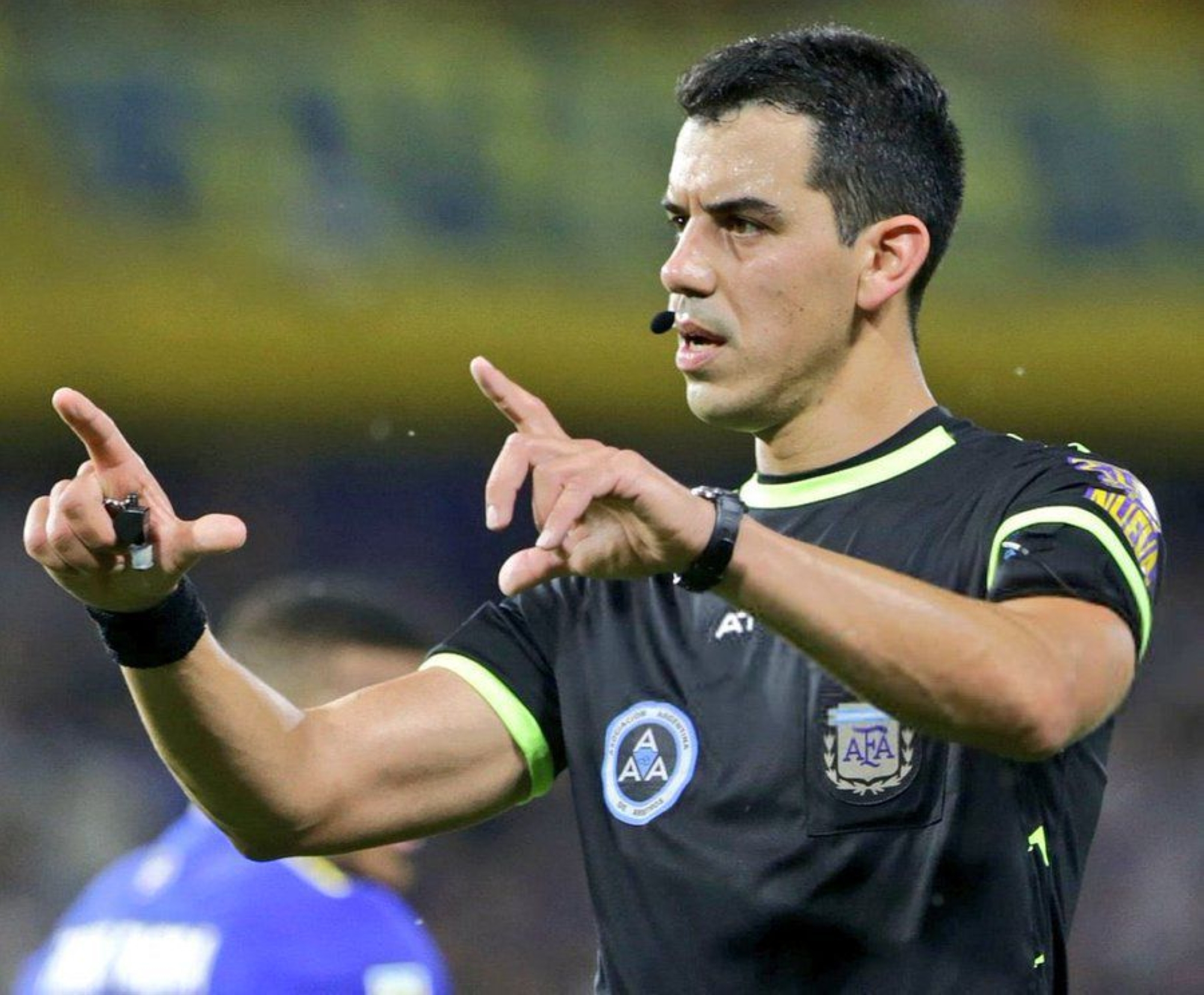 الصافرة الأرجنتينية في كلاسيكو الكأس: الكشف عن تفاصيل حكم مباراة الأهلي والهلال بكأس خادم الحرمين