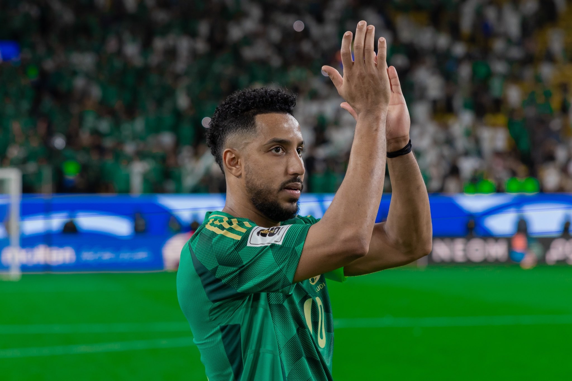 تأثير إصابة سالم الدوسري على المنتخب السعودي: غياب مؤثر عن معسكر الأخضر وتحديات قادمة