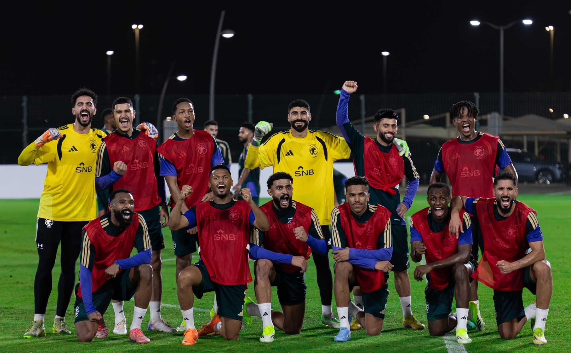 تعزيز صفوف الأخضر: انضمام علي لاجامي لتدريبات المنتخب السعودي استعدادًا لمواجهة مصر الحاسمة