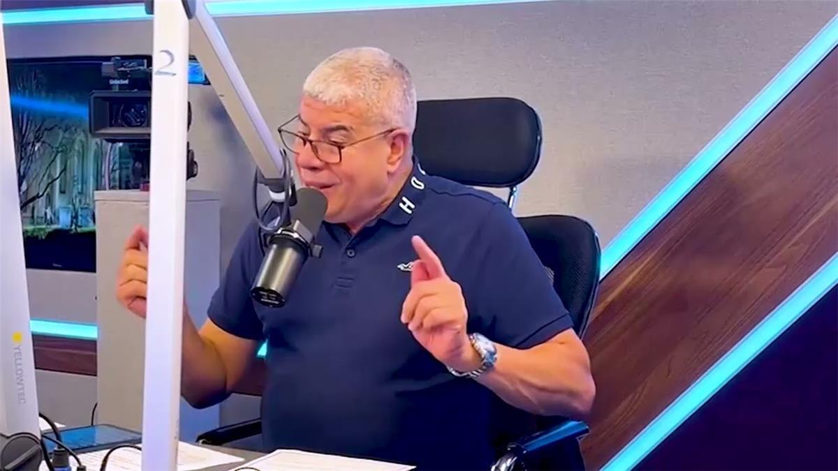 شوبير يثير الجدل: كشف تفاصيل صادمة حول أزمة عقود المدربين في الأهلي
