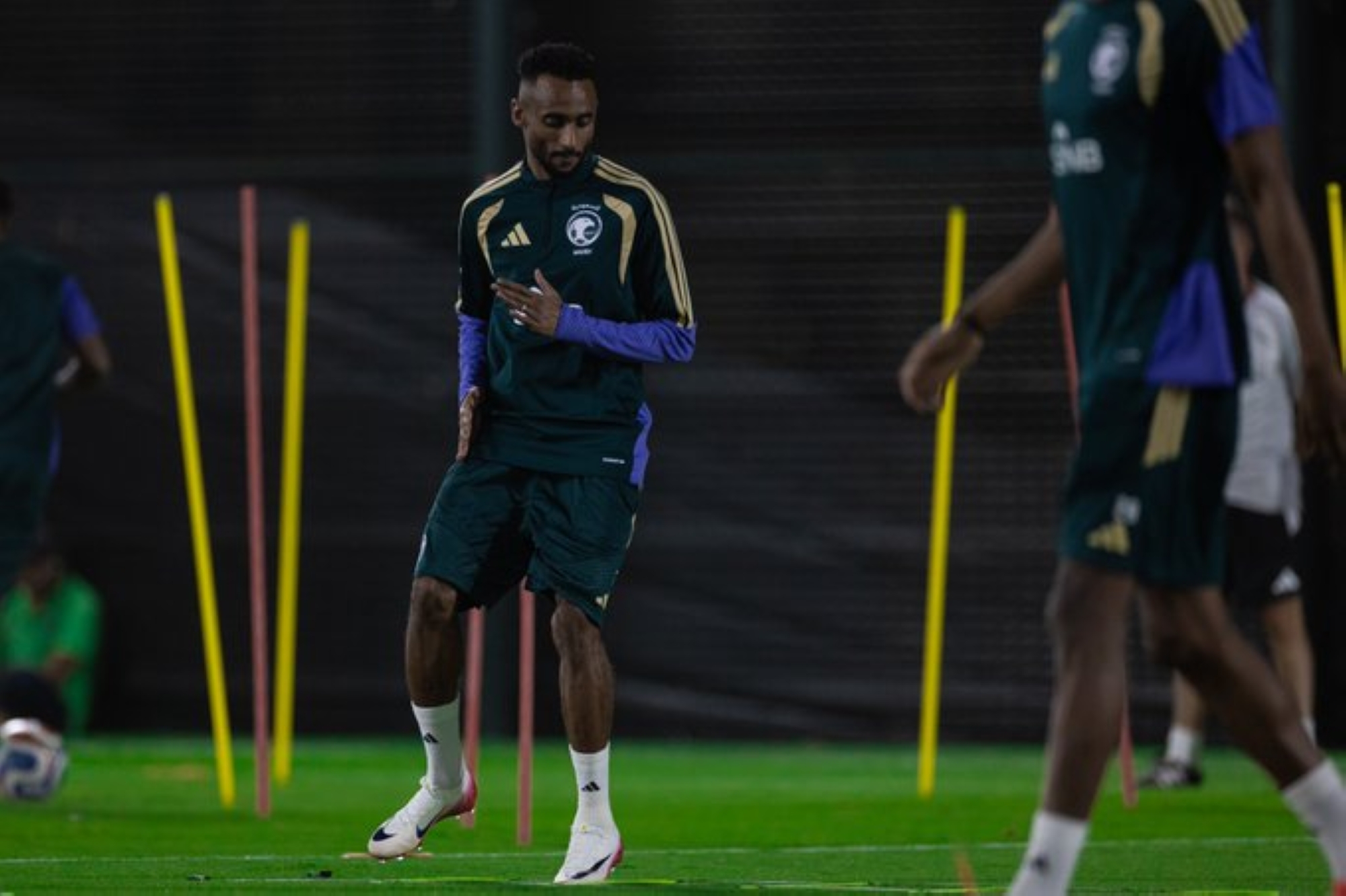 الأخضر السعودي: تحديثات هامة حول انضمام متعب الحربي وتدريبات سلمان الفرج الخاصة