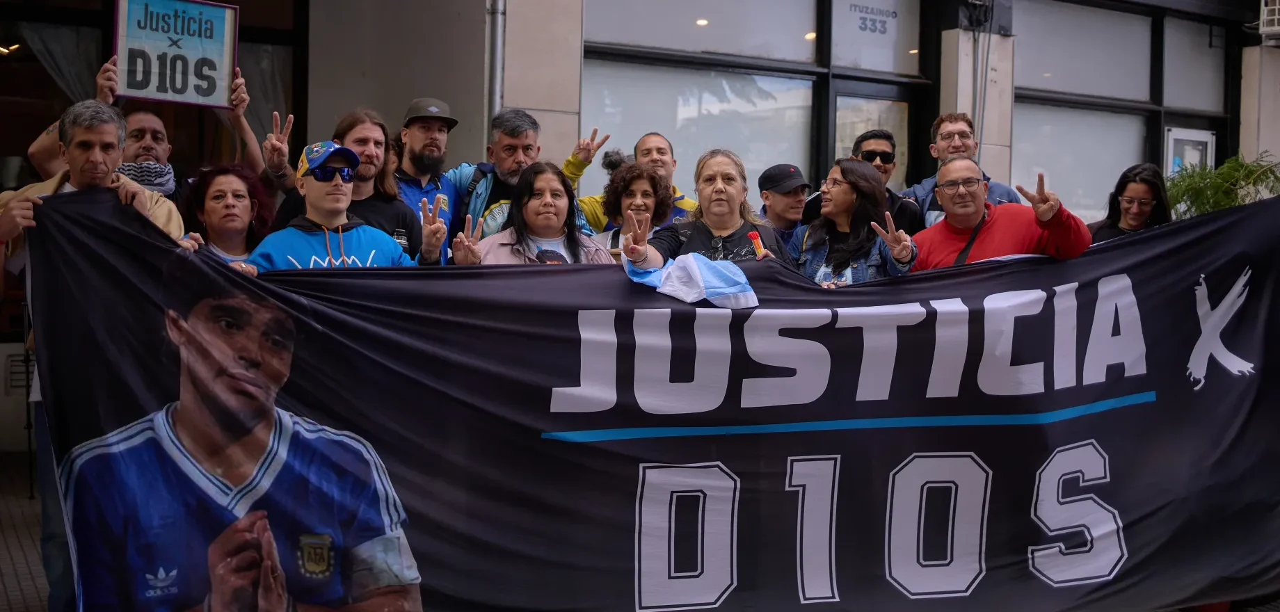 “تُرك ليحتضر 12 ساعة”.. تفاصيل محاكمة جديدة تضم 120 شاهداً لحل لغز وفاة دييغو مارادونا