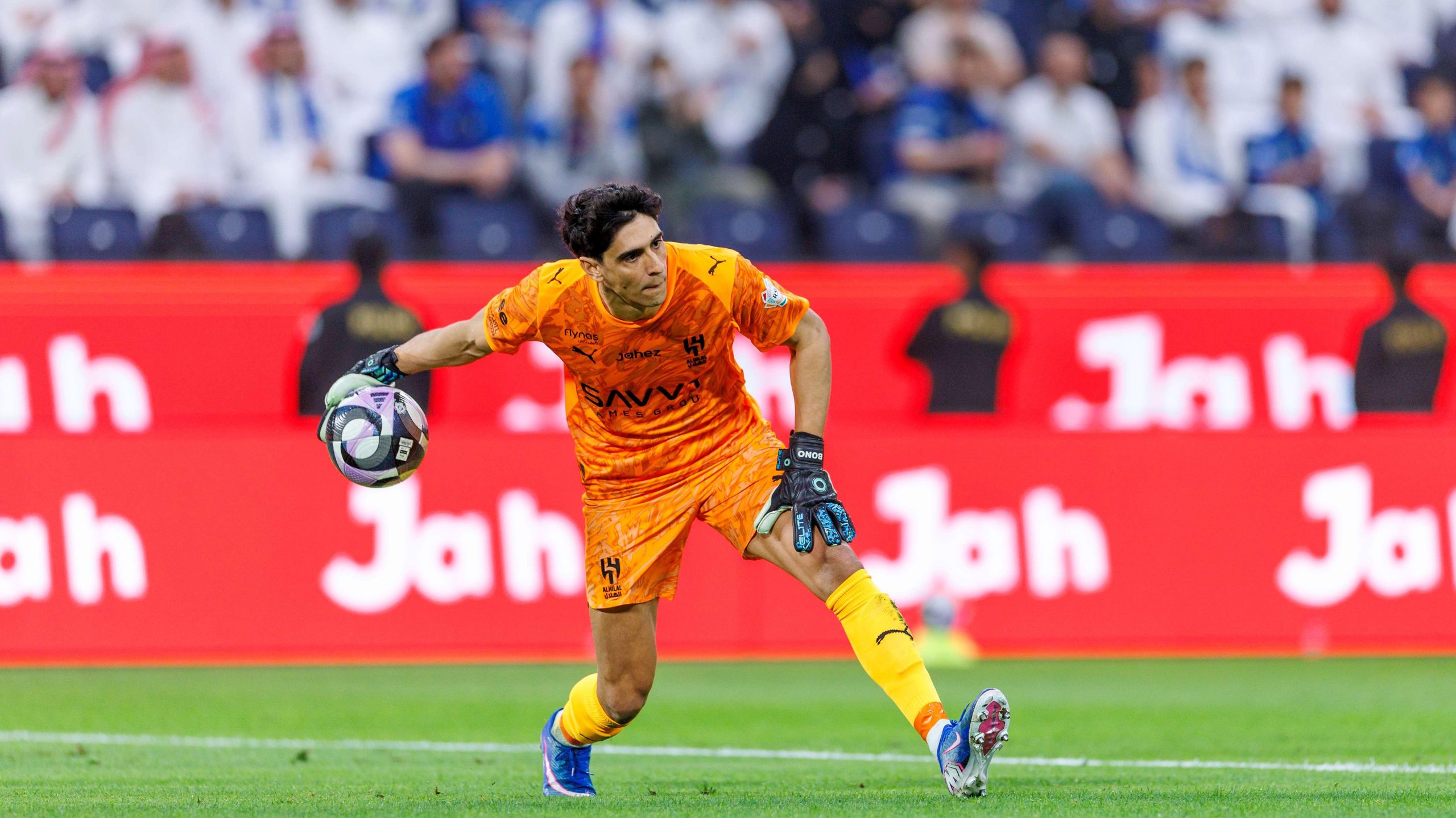 فيديو بونو تحت المجهر: خطأ فادح يثير الجدل بعد تعادل الهلال المخيب