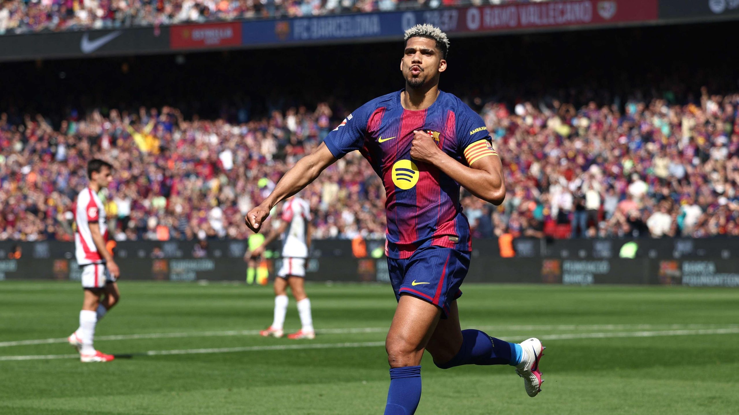 أراوخو يزيح الستار عن جاهزيته لموقعة الأبطال: برشلونة يتنفس الصعداء!