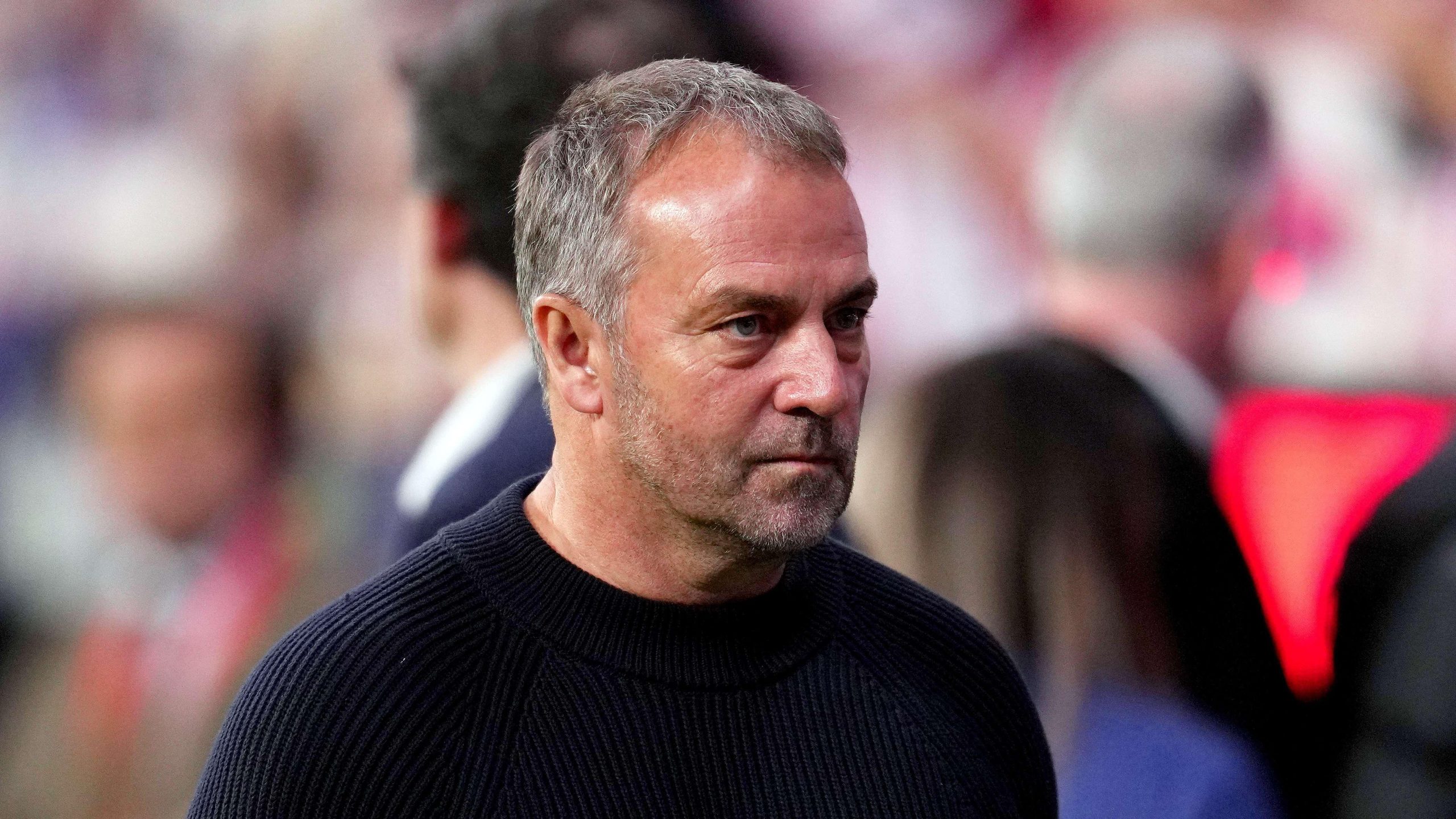 صدمة لبرشلونة: غياب نجم الوسط ‘دي يونج’ يربك حسابات فليك قبل قمة أتلتيكو الأوروبية