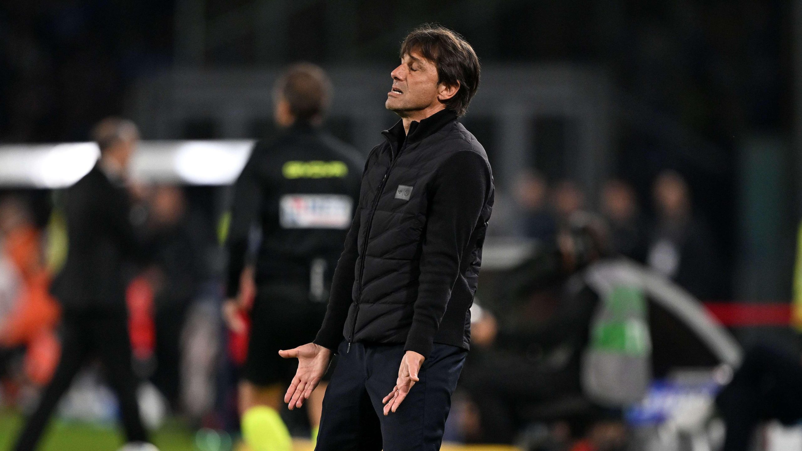 زلزال إيطاليا يضرب نابولي: مستقبل كونتي على المحك وتياجو موتا يتصدر قائمة الخلافة!