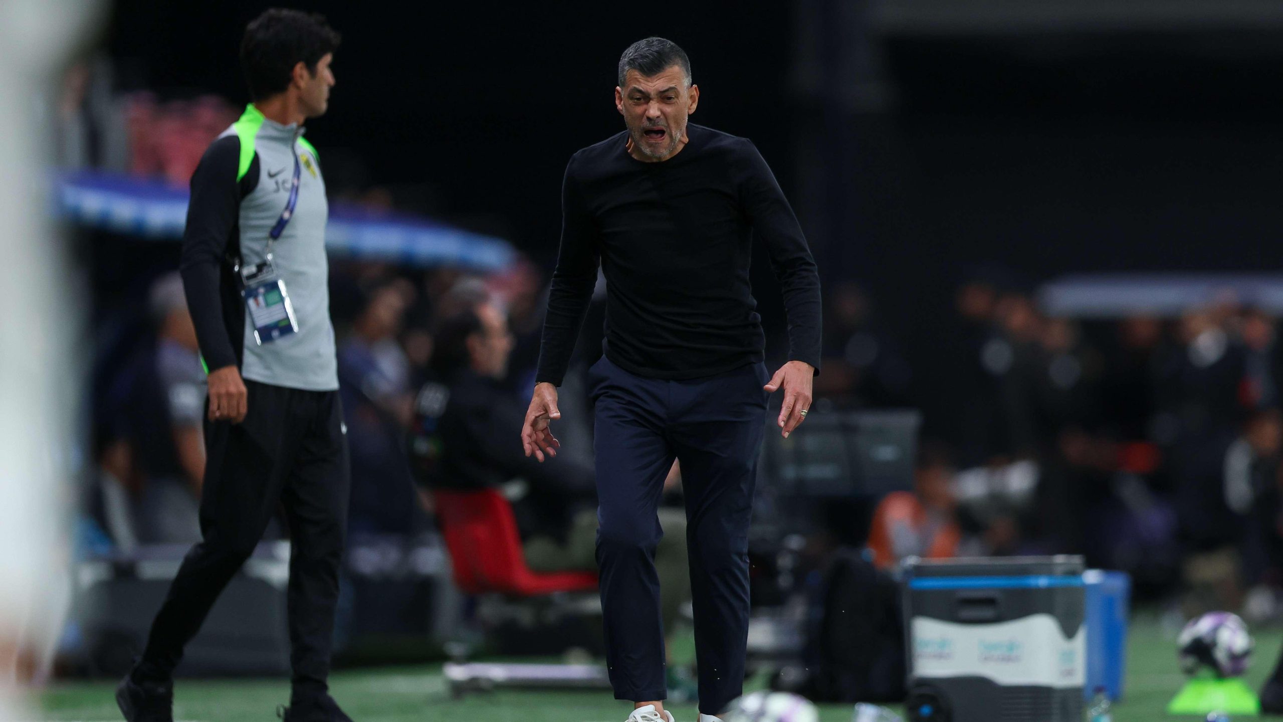 عاصفة غضب كونسيساو تضرب الاتحاد بعد هزيمة نيوم.. والمدرب ينهي مؤتمره الصحفي فجأة!