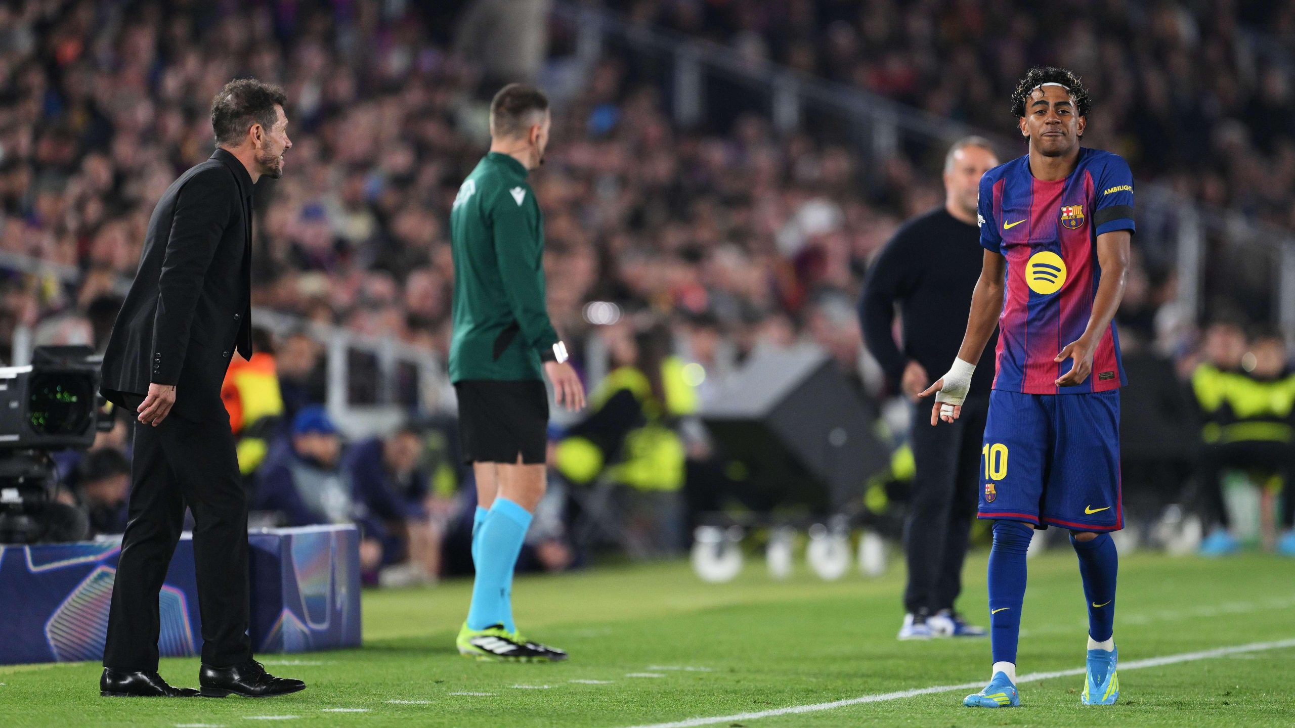 سيميوني يكتب التاريخ: أتلتيكو مدريد يقتحم حصون ‘كامب نو’ وينهي عقدة استمرت عقدين!