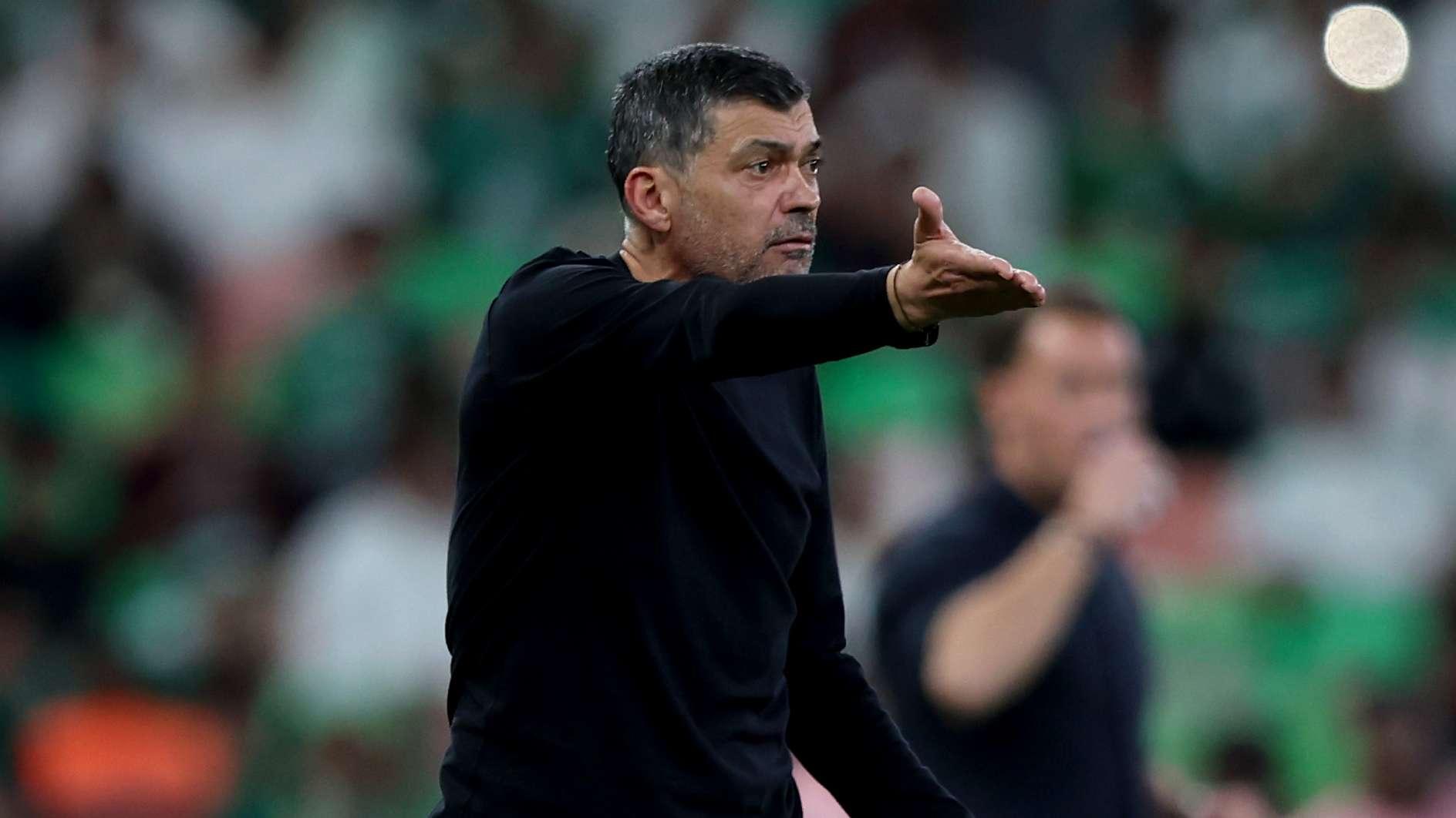 عبدالله فلاتة يفجرها: إدارة الاتحاد ‘ضحكت’ على الجماهير بوعود وهمية وموسم صفري ينتظر!