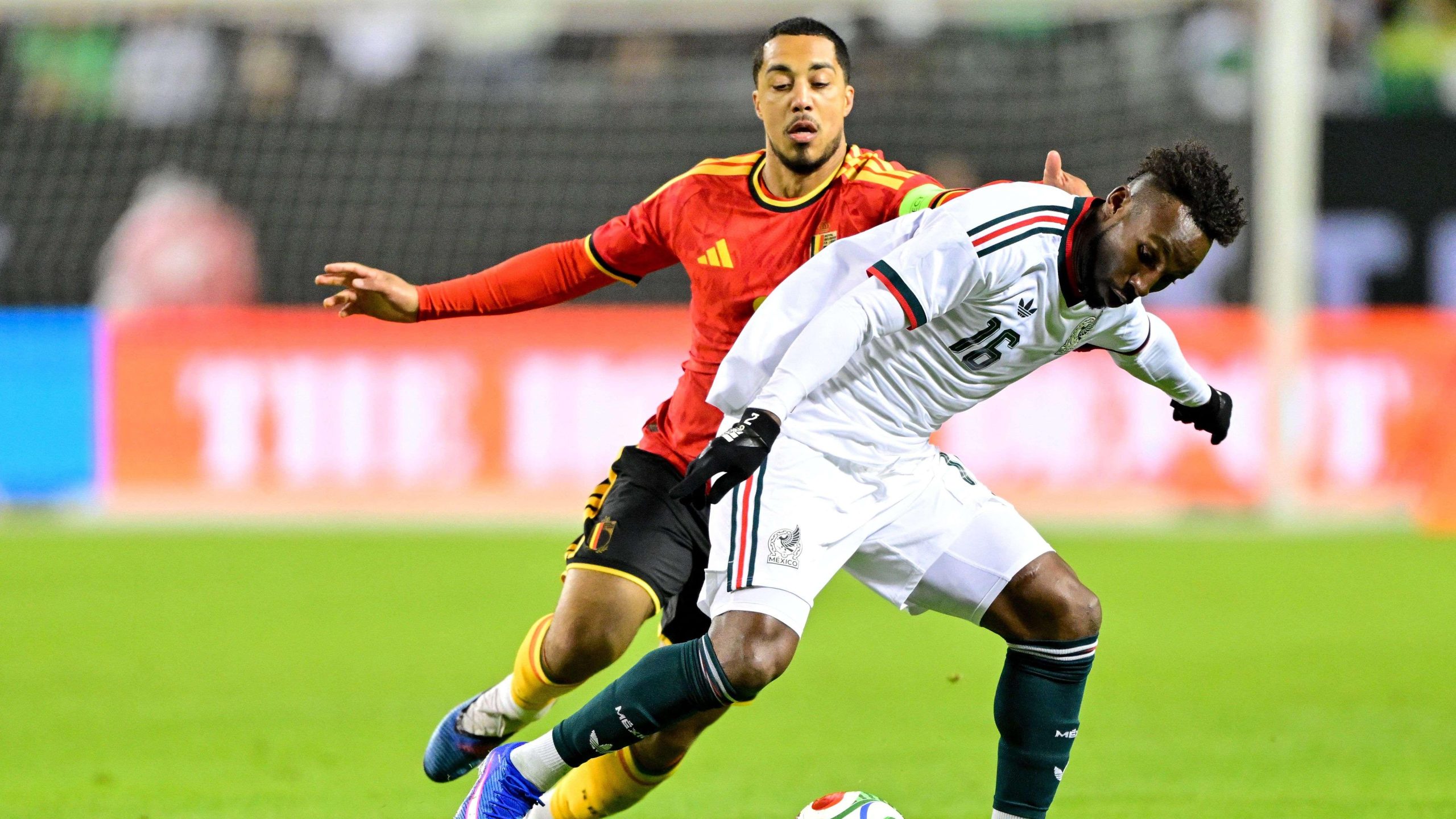 جوليان كينيونيس يتوهج في دوري روشن.. القادسية يُجهز مكافأة ‘ضخمة’ لـ ‘ماكينة الأهداف’ المكسيكية!