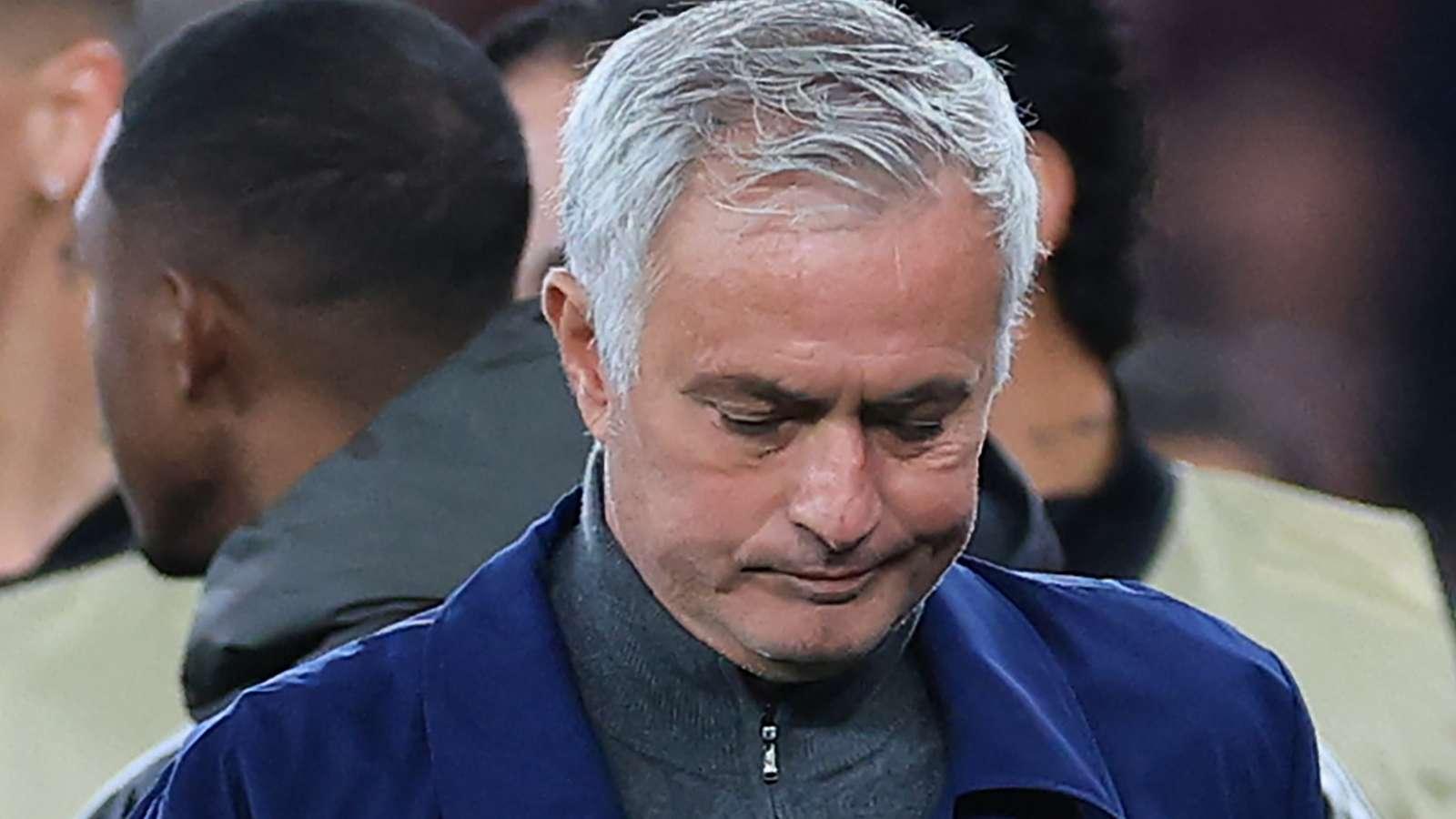 مورينيو وبنفيكا: لعنة ‘اللا هزيمة’ تهدد موسماً تاريخياً بالفشل المرير