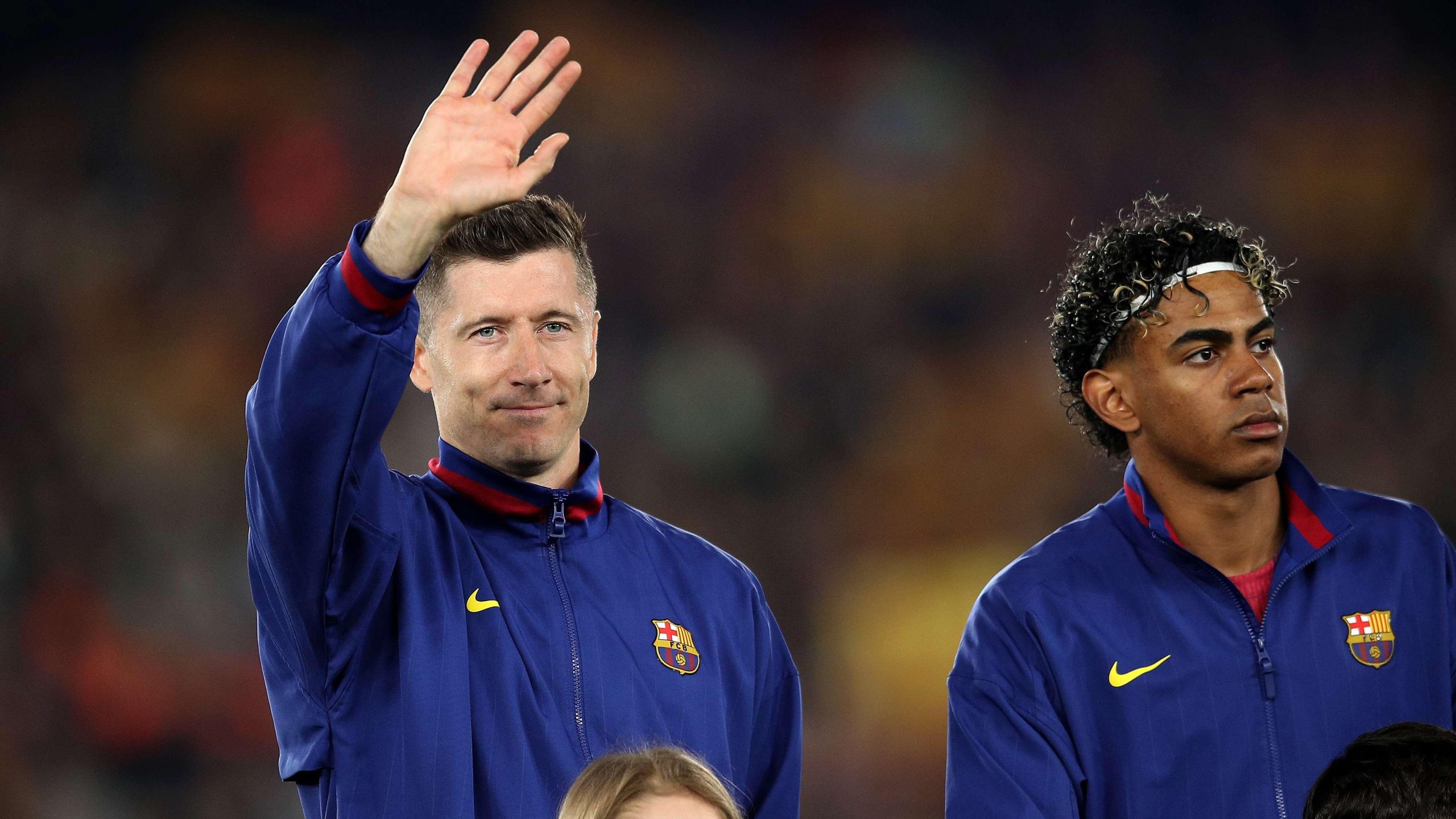 مستقبل ليفاندوفسكي في برشلونة: عرض التجديد بتخفيض راتب يفتح باب المنافسة