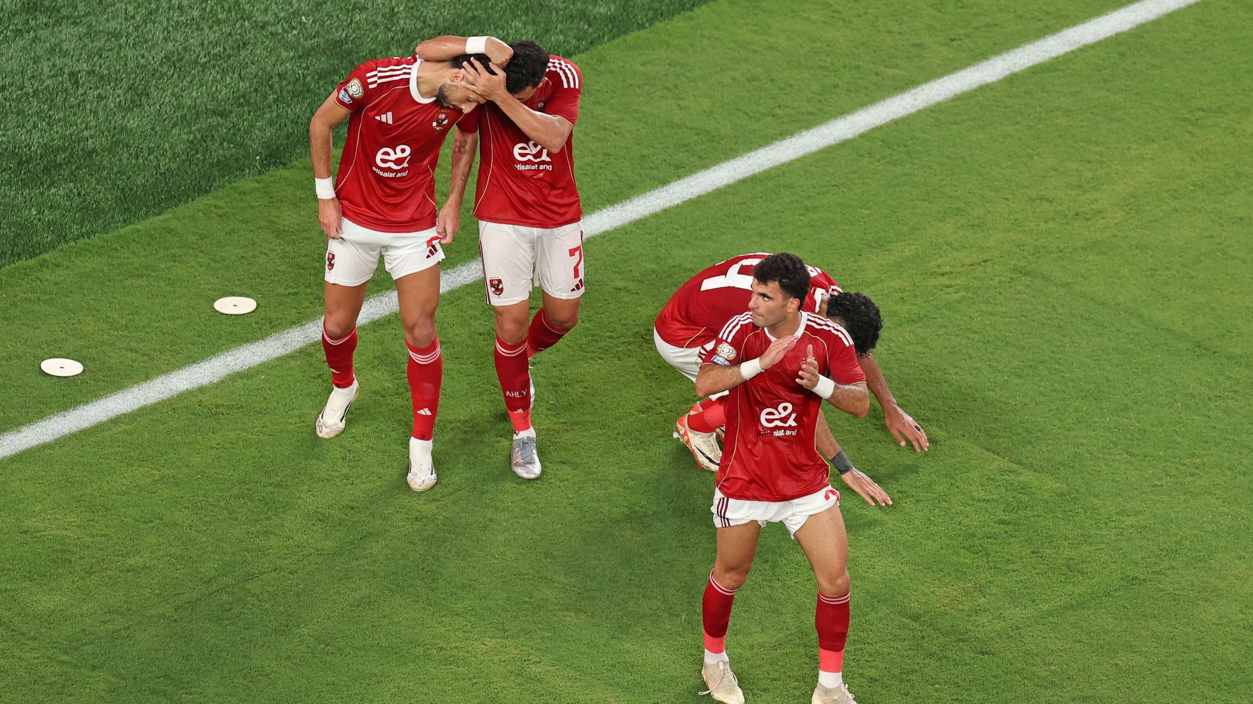 الأهلي المصري يخطط للانقضاض على المواهب الصيفية.. وصفقة جزائرية تثير الترقب!