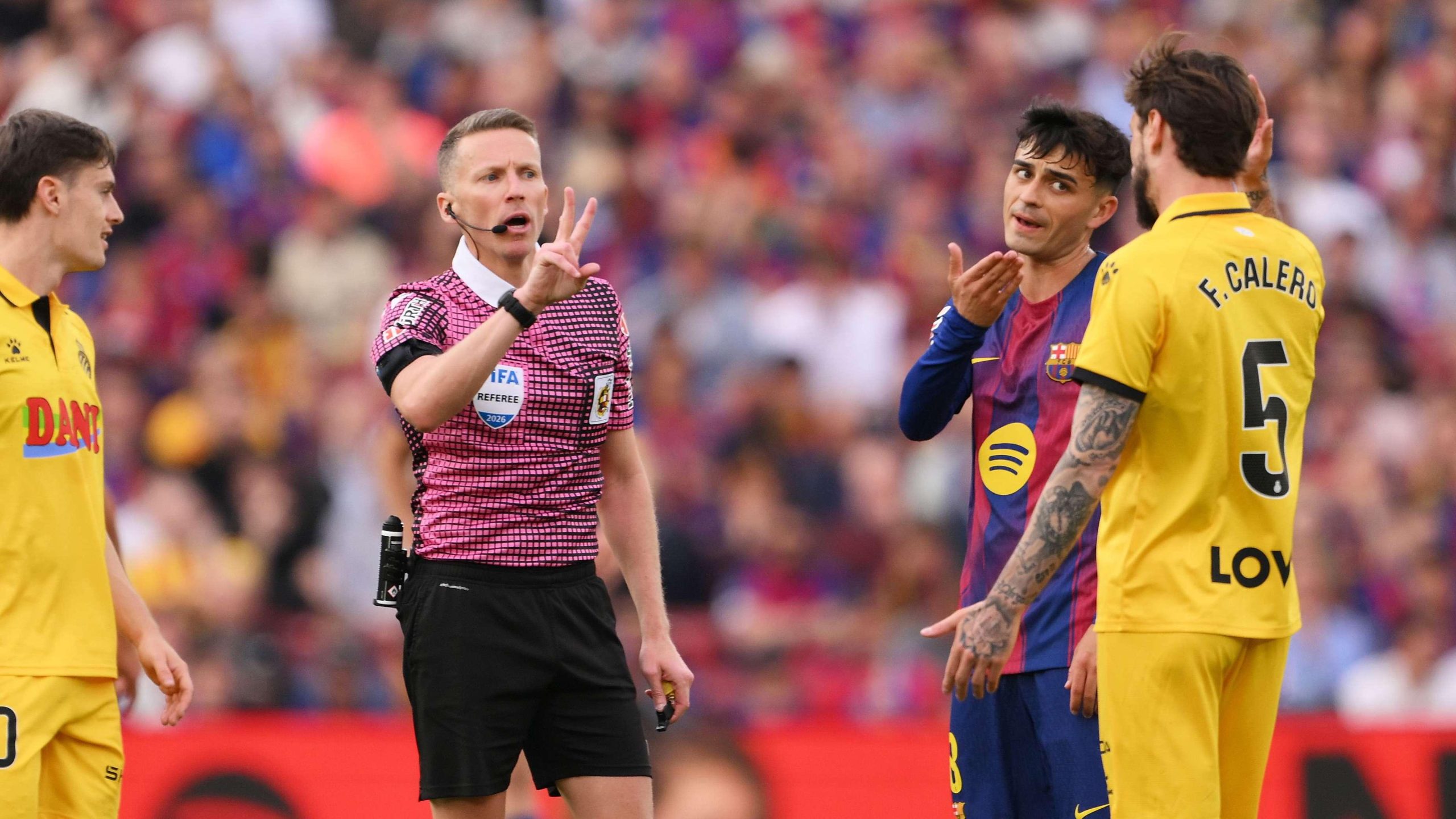 جدل التحكيم يثير ذهول برشلونة: هدف توريس الملغى يترك فليك في حيرة!