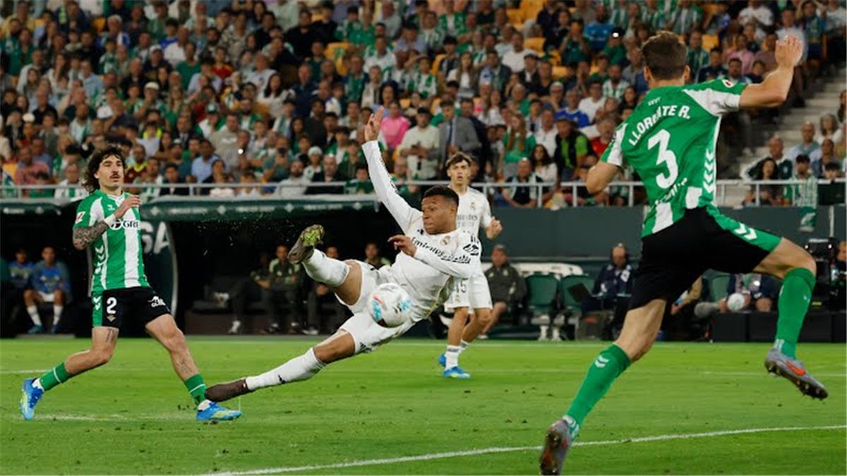 فيديو صدمة التعادل: ريال مدريد وريال بيتيس يتقاسمان النقاط في قمة ملتهبة بالليغا