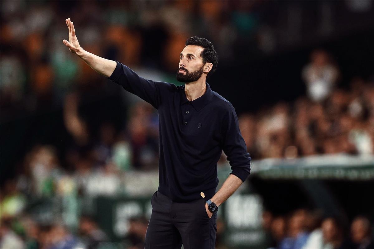 أربيلوا يفجر غضبه: التحكيم أضاع فوز ريال مدريد أمام ريال بيتيس ويُثير جدلاً واسعاً