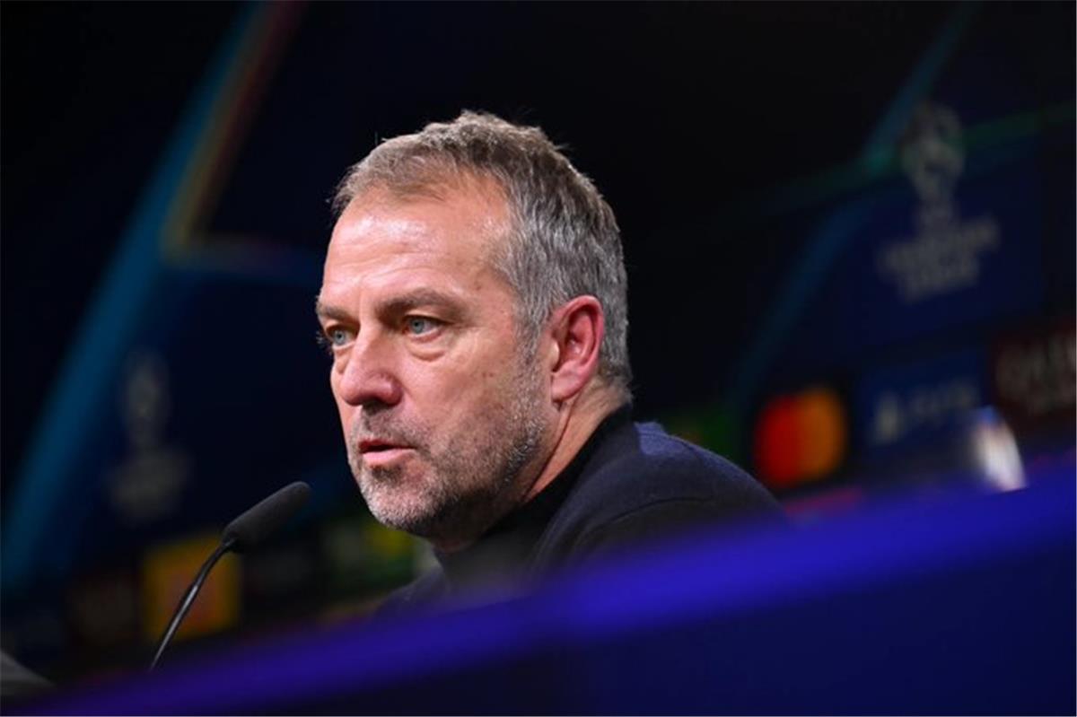 صداع تكتيكي مبكر: غيابات مؤثرة تثير قلق فليك قبل موقعة برشلونة وخيتافي