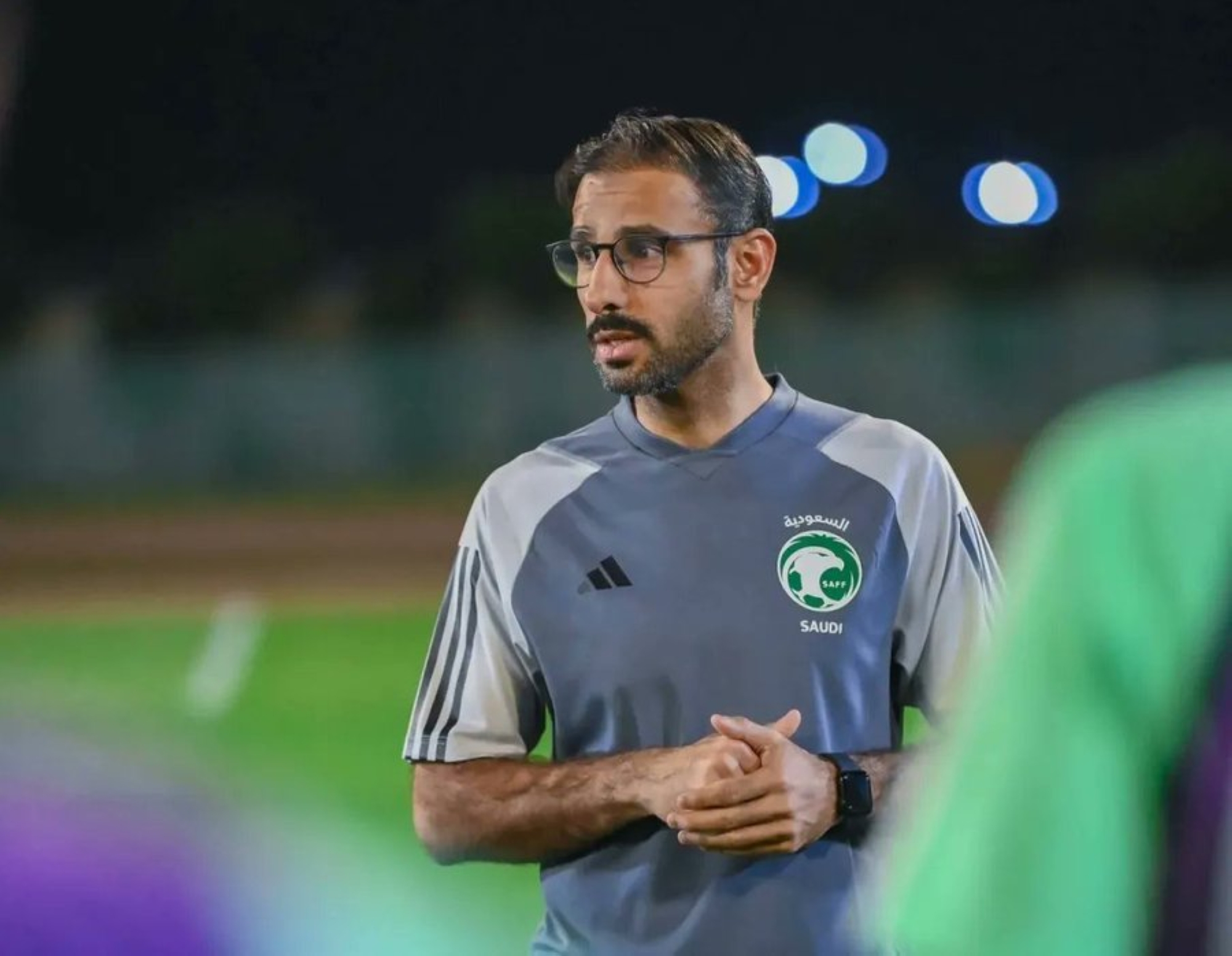 وكيل سعد الشهري يحسم الجدل: لا مفاوضات رسمية لتدريب المنتخب السعودي حتى الآن