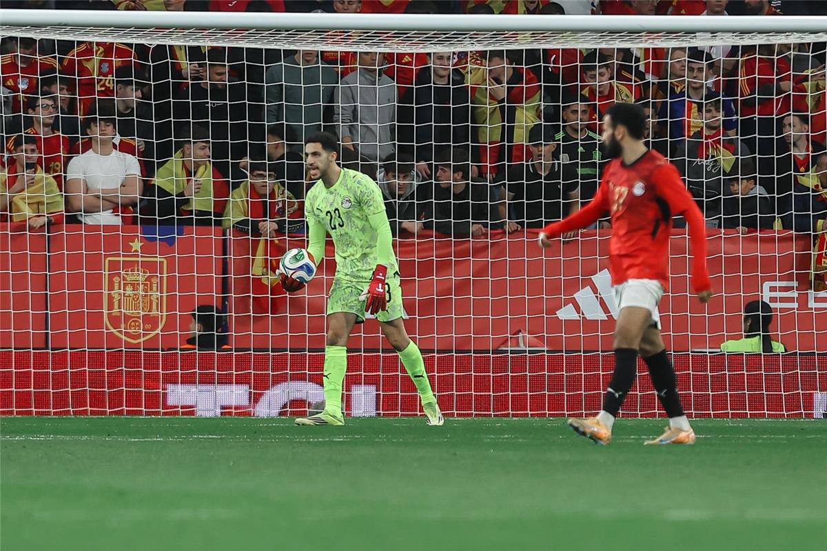 أحمد شوبير يكشف النقاب عن مستقبل مصطفى شوبير مع الأهلي والأندية الإسبانية: حقيقة العروض وموقف النادي