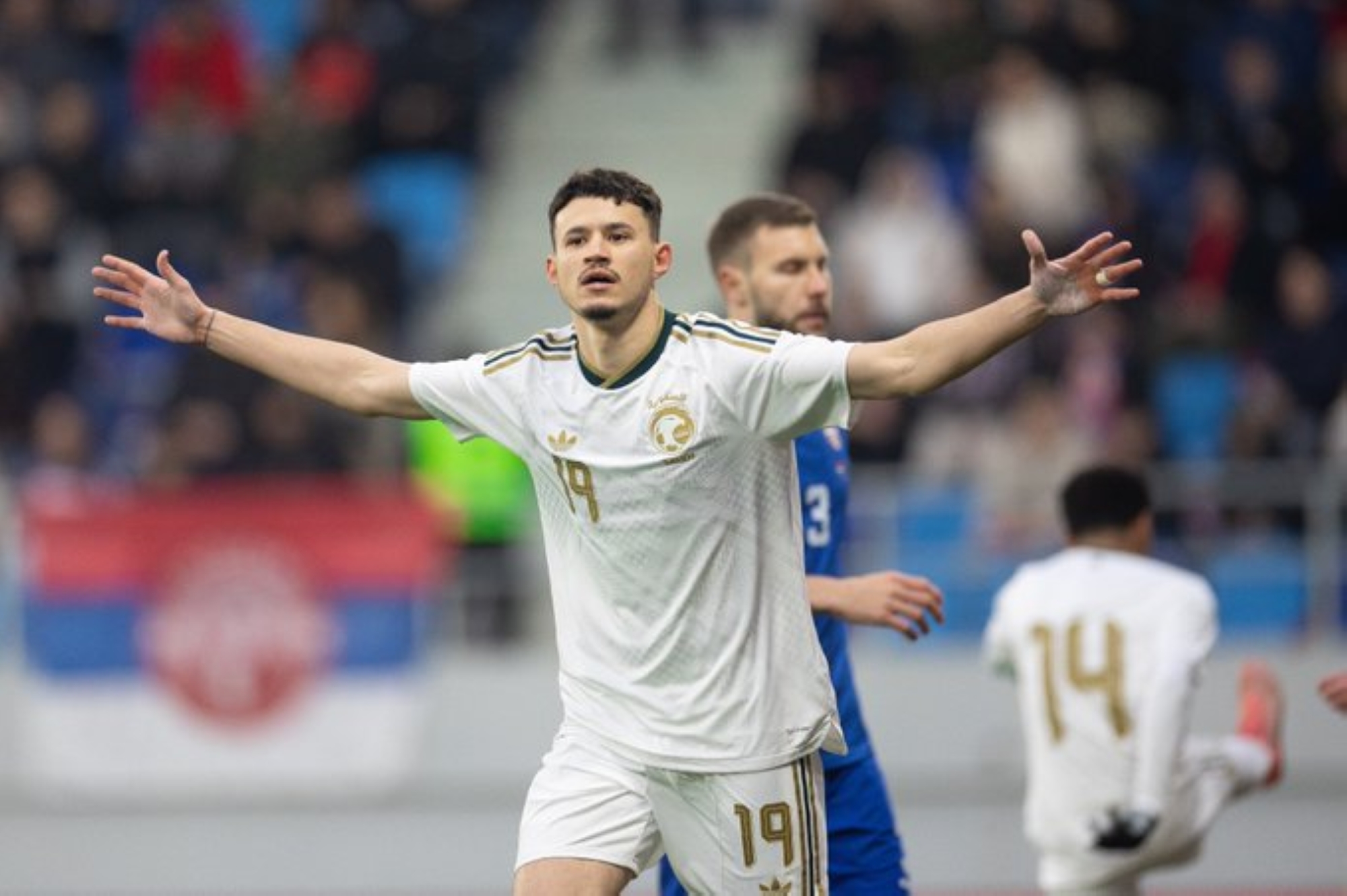 إنجاز كروي: عبدالله الحمدان يعادل رقم نواف التمياط ويدخل سجلات المنتخب السعودي الخالدة