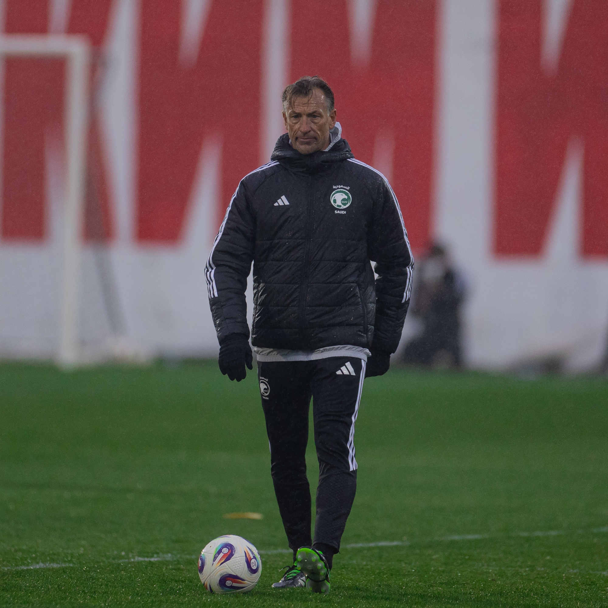 غموض يلف مستقبل هيرفي رينارد مع المنتخب السعودي قبل كأس العالم 2026