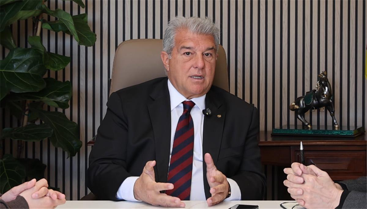 لابورتا يزيح الستار عن خطط برشلونة: تفاصيل حصرية حول مستقبل هانز فليك وإصابة رافينها