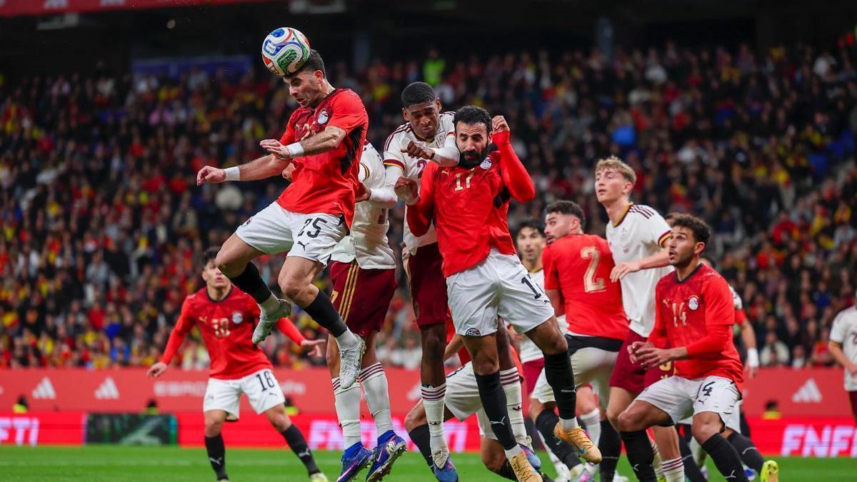 المغرب يطمح لاستضافة نهائي مونديال 2030: هل تُحسم ميزة الملاعب الخالية من العنصرية السباق؟