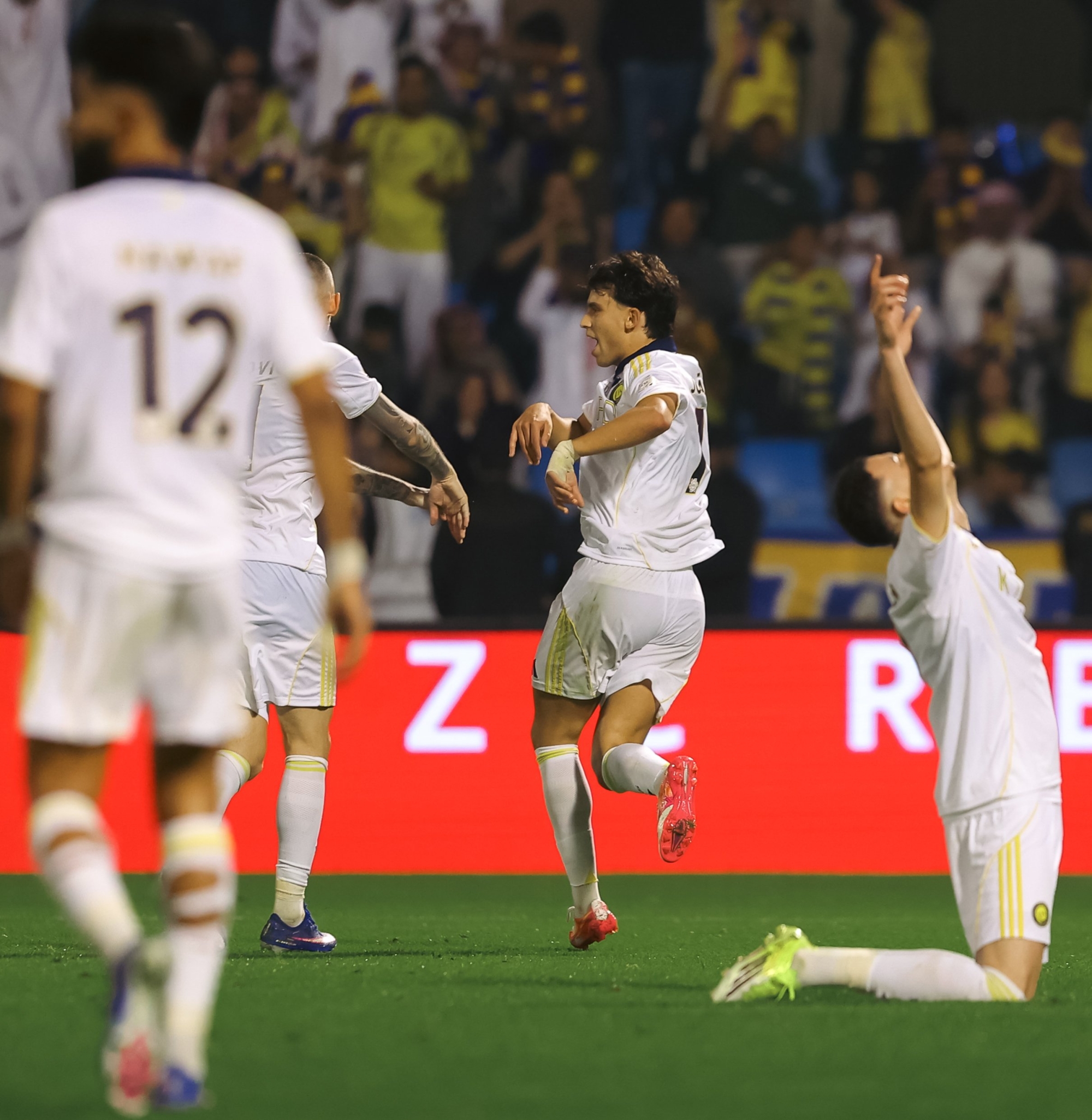 إثارة لا تُضاهى: تحليل مباريات الجولة 27 دوري روشن السعودي وتوقعات الصراع المحتدم