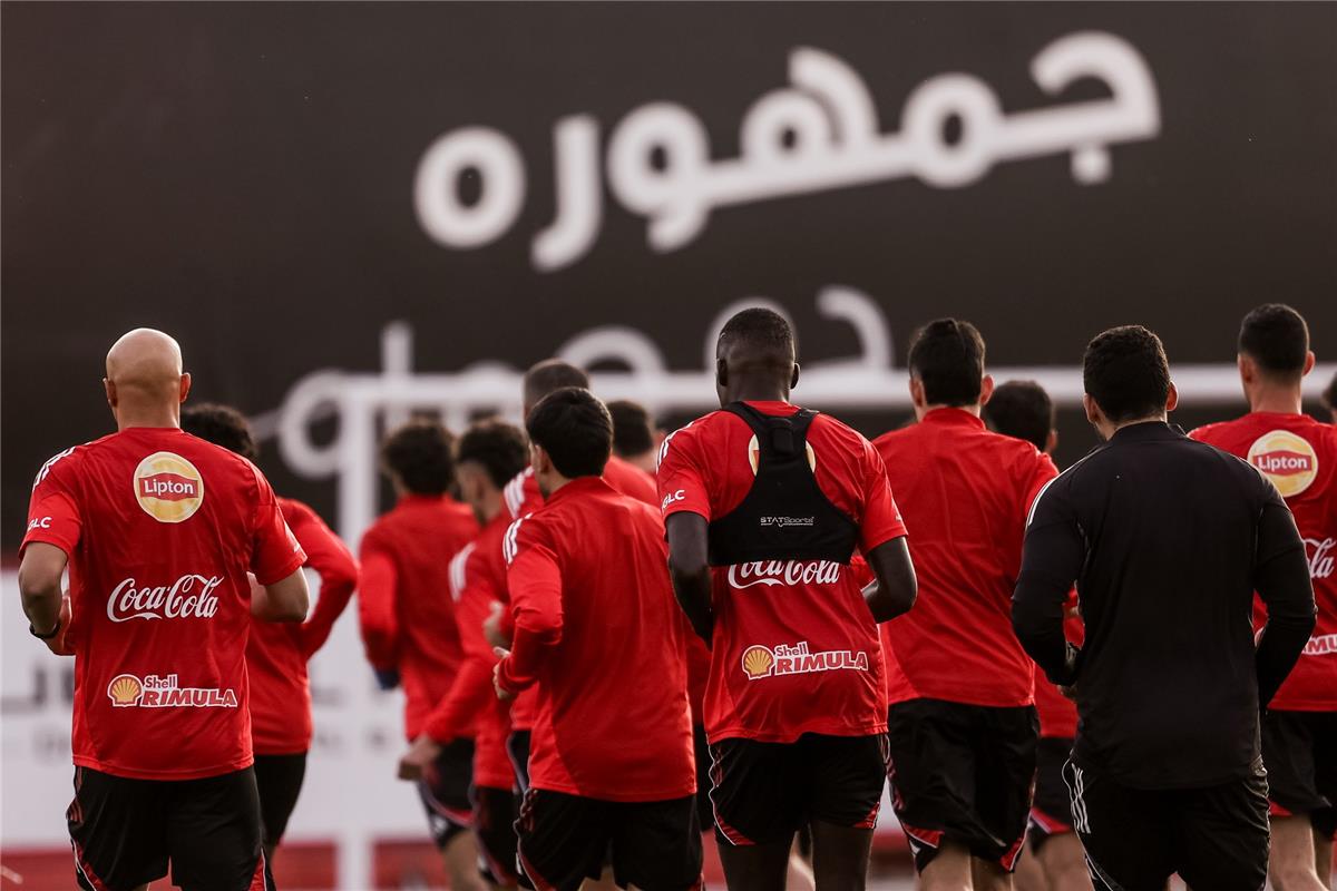 توقعات مثيرة من شوبير: هل يعود محمد شريف لقيادة هجوم الأهلي أساسيًا أمام سيراميكا كليوباترا؟