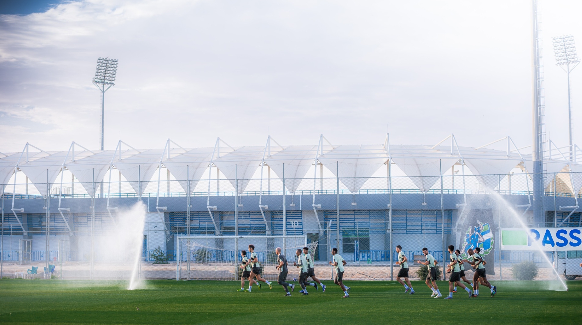 فرصة تاريخية: نادي الفتح يفتح مدرجاته لـ حضور تدريبات الفتح للجماهير قبل قمة الشباب!