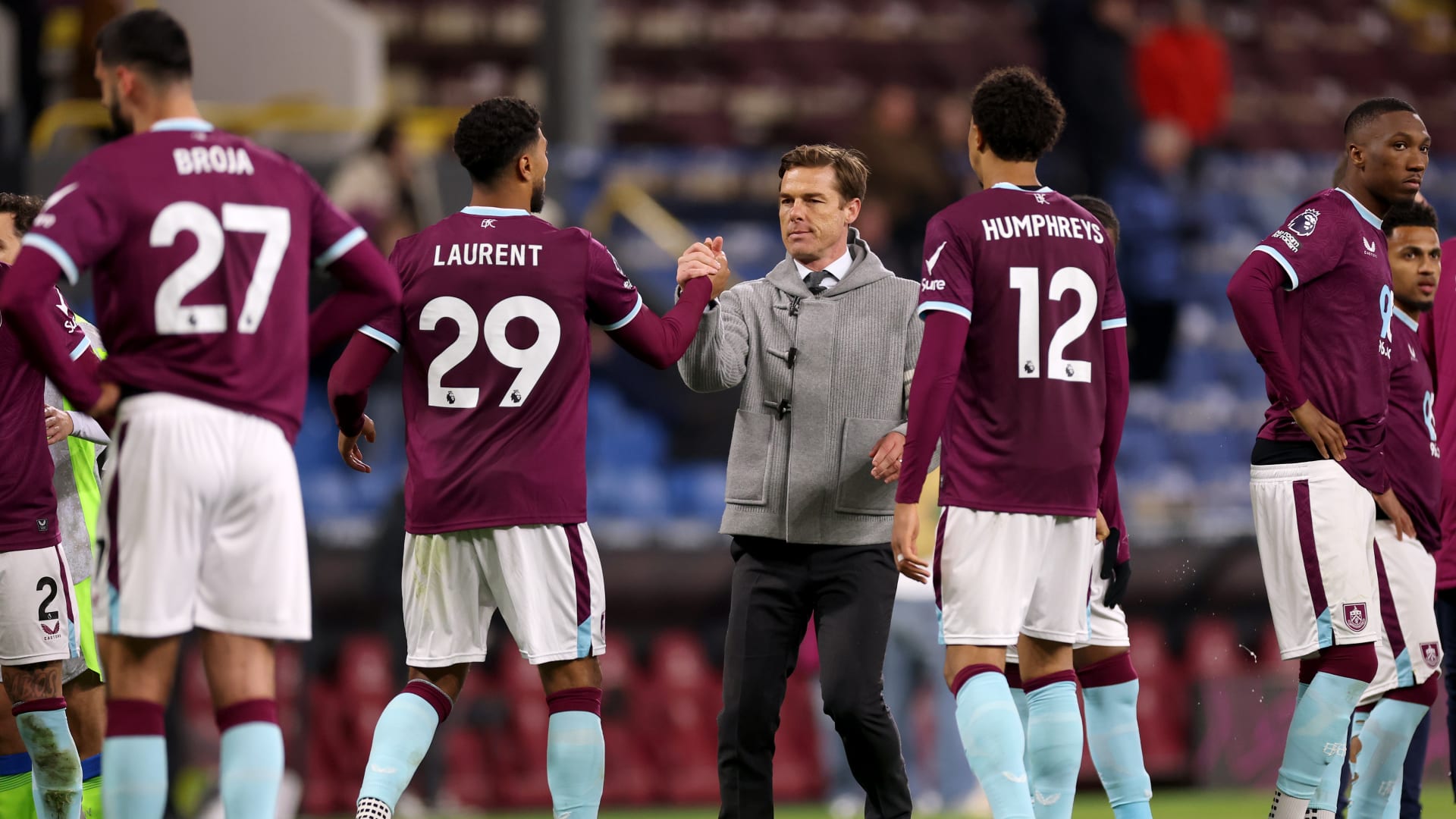 نهاية حقبة: تحليل أسباب هبوط بيرنلي من الدوري الإنجليزي الممتاز وتحديات العودة