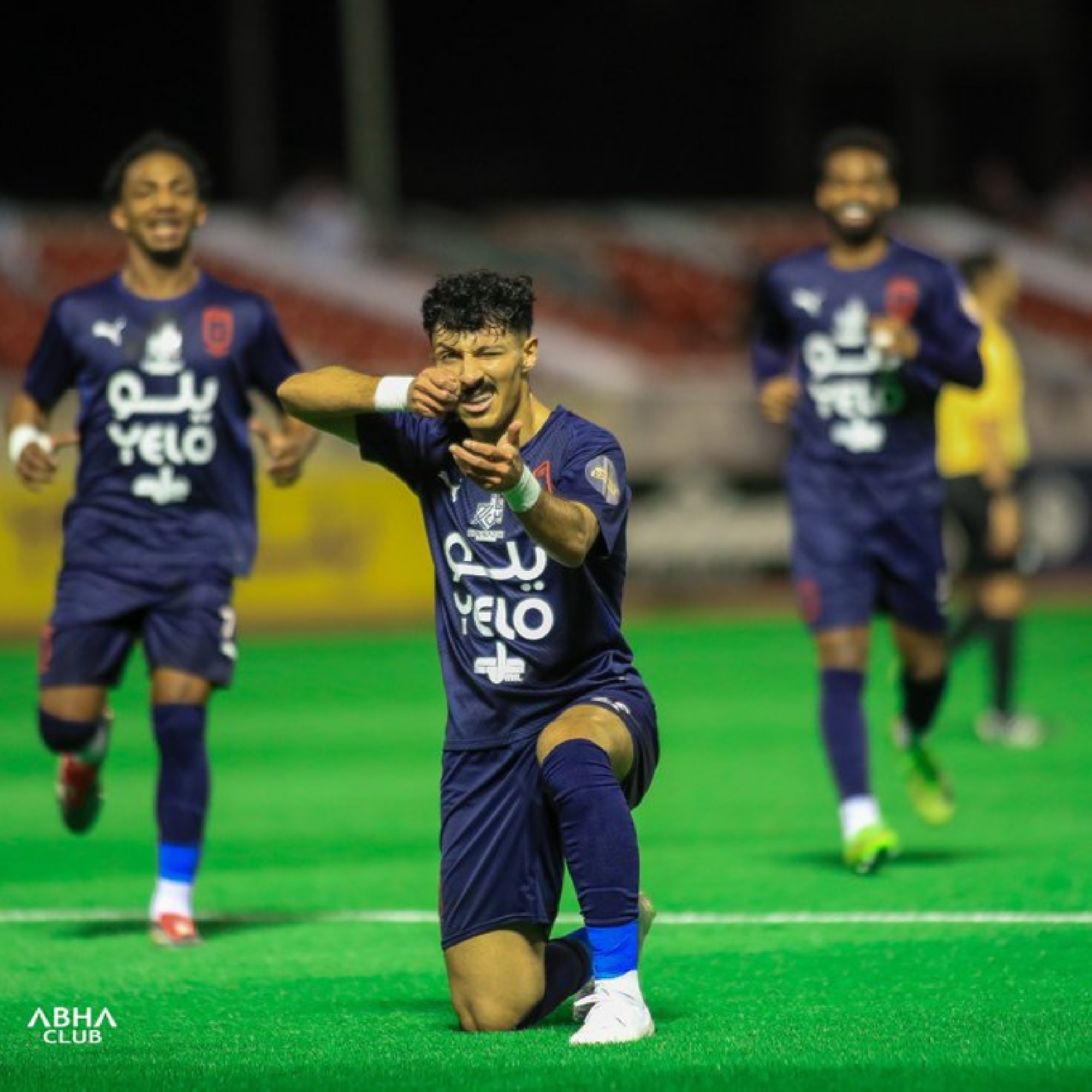 أبها يحسم الصعود ويقترب من لقب دوري يلو: صراع الوصافة يشتعل بعد مستجدات الجولة 30 للمحترفين