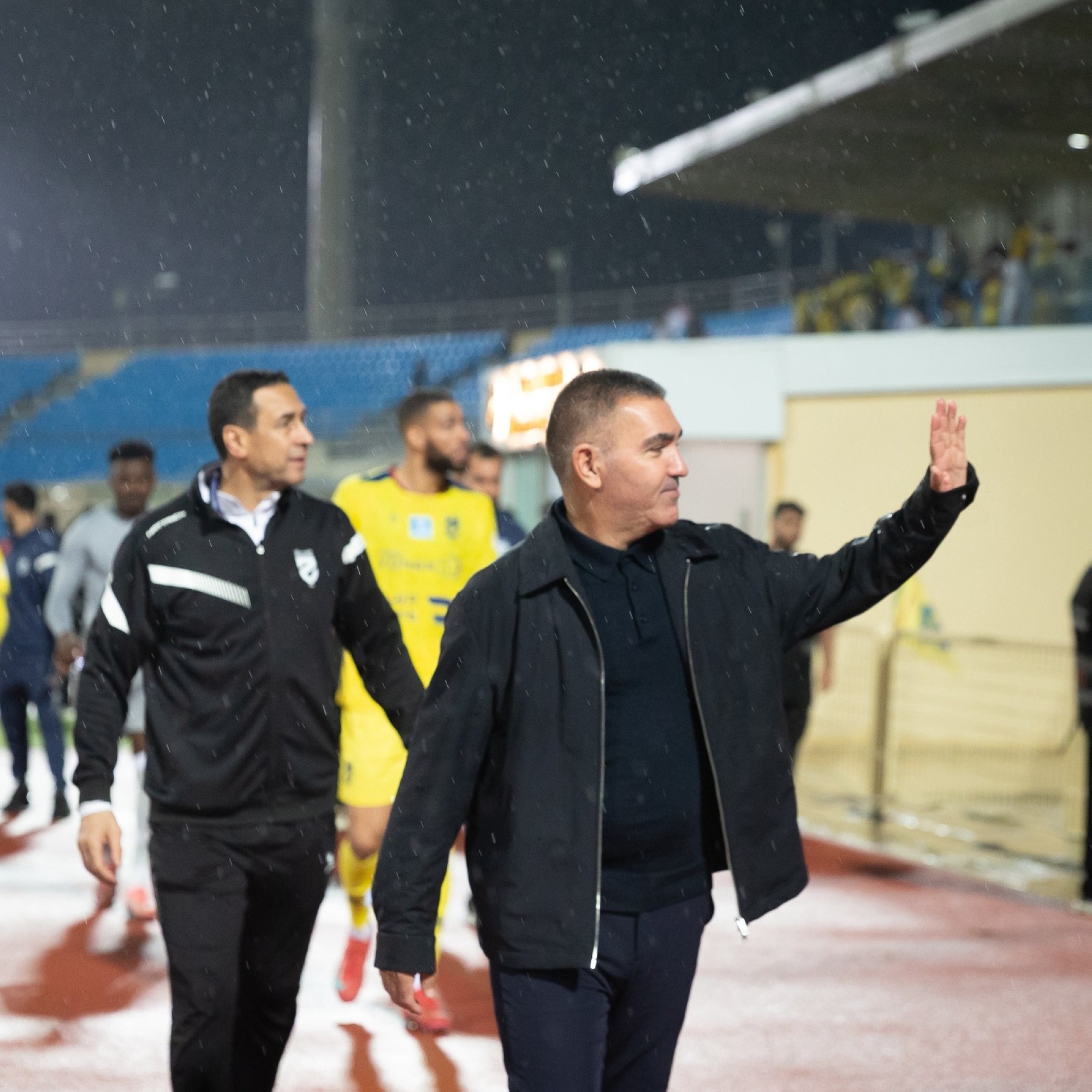 جلال قادري يكشف: استراتيجية الحزم للبقاء في دوري روشن والتحول الإيجابي بعد تغيير الملعب