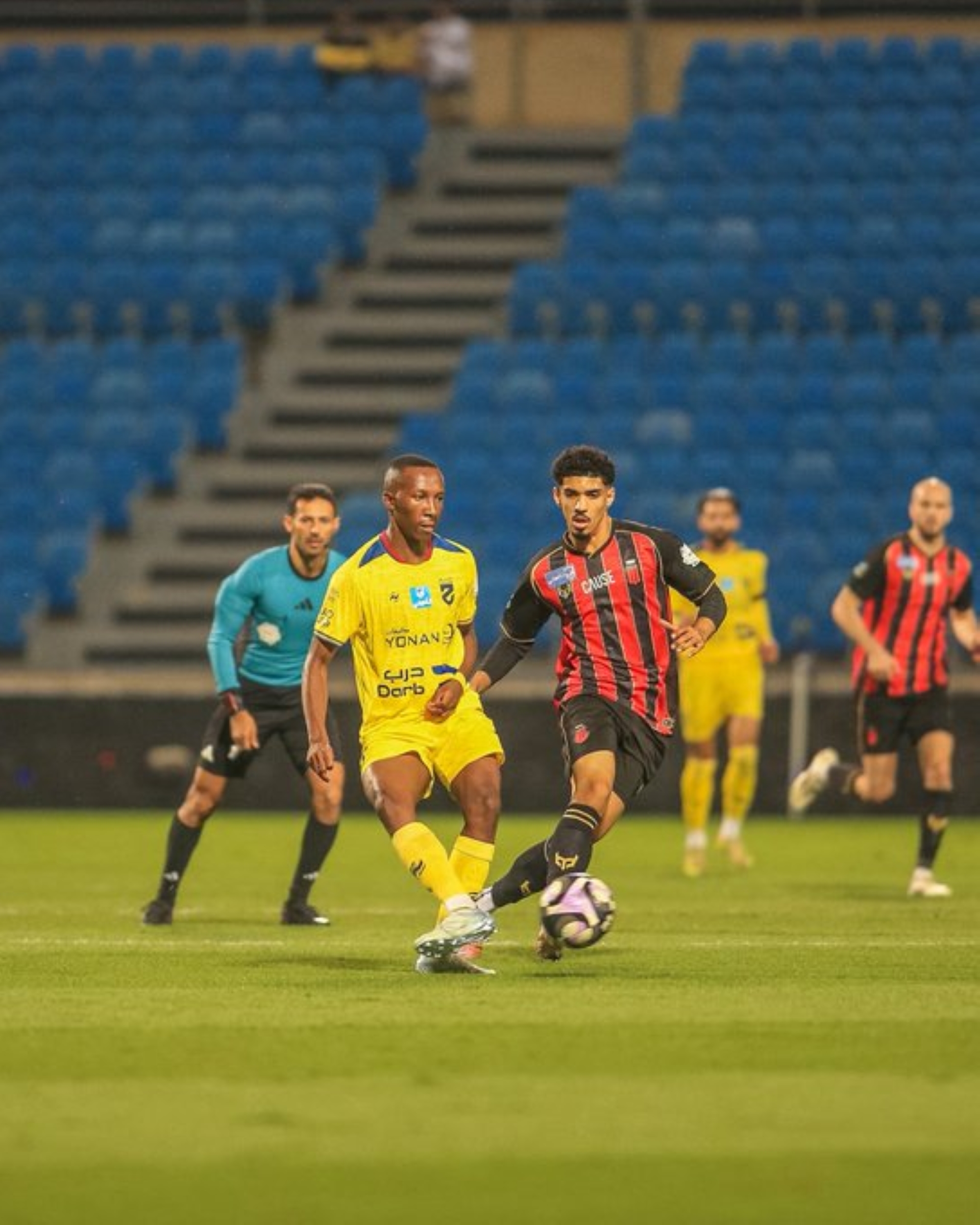 الحزم ينتزع انتصارًا دراماتيكيًا من أنياب الرياض في قمة الإثارة بدوري روشن