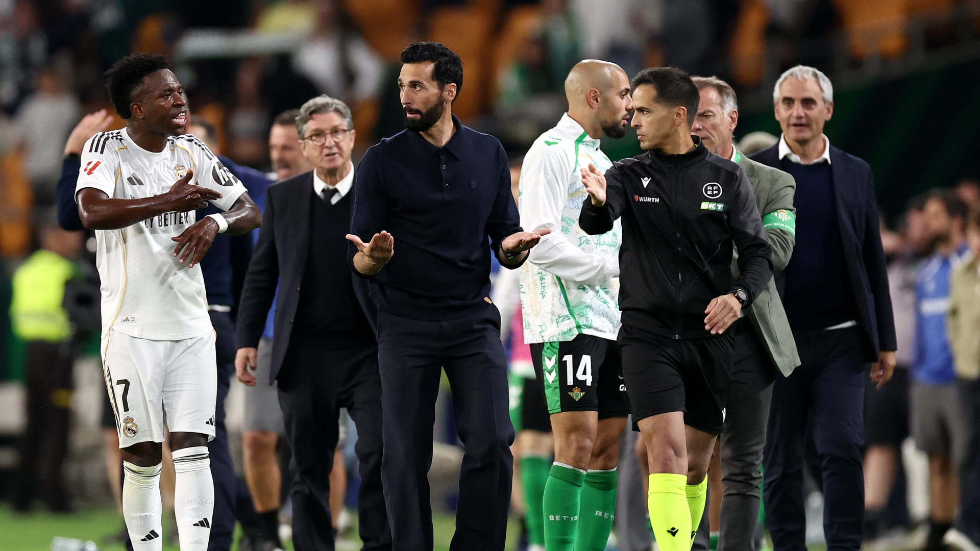 أربيلوا يفتح النار: جدل واسع حول انتقاد أداء الحكام في الدوري الإسباني بعد تعثر ريال مدريد