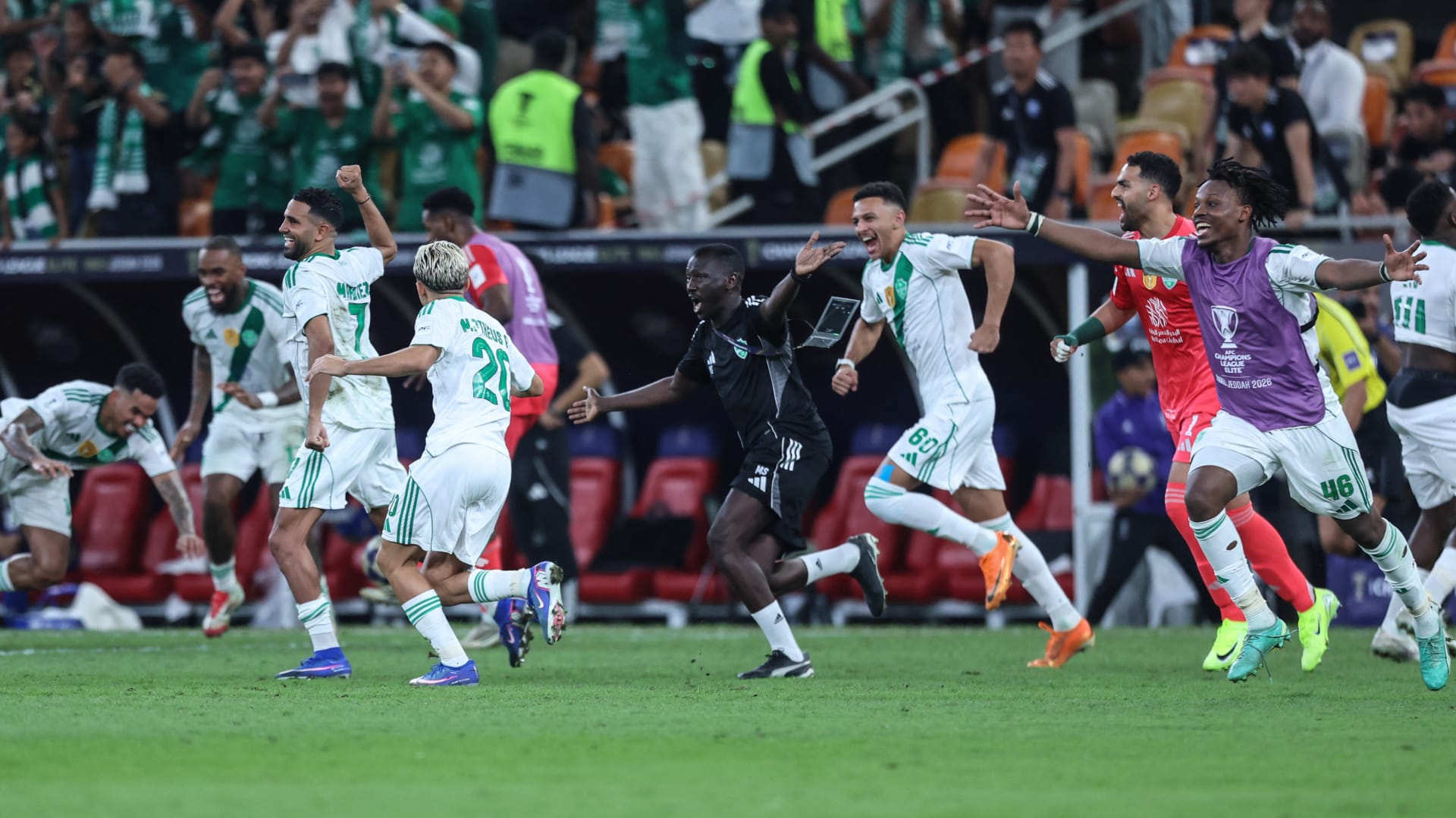 التقدير العالمي ينهال على ‘الراقي’: تهنئة بايرن ميونخ للنادي الأهلي بعد تتويجه بدوري أبطال آسيا للنخبة