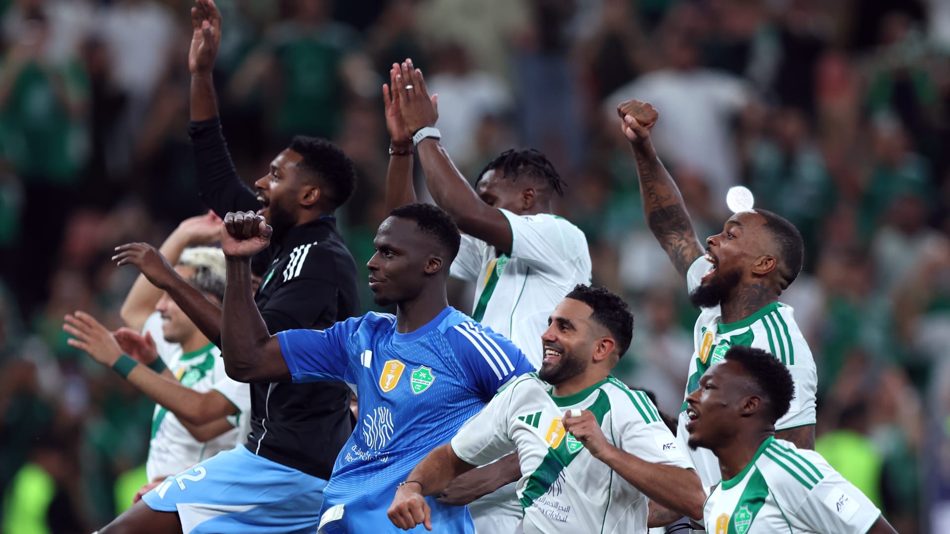 الأهلي المصري يبارك لأهلي جدة: رسالة تقدير بعد تتويج الراقي باللقب الآسيوي التاريخي