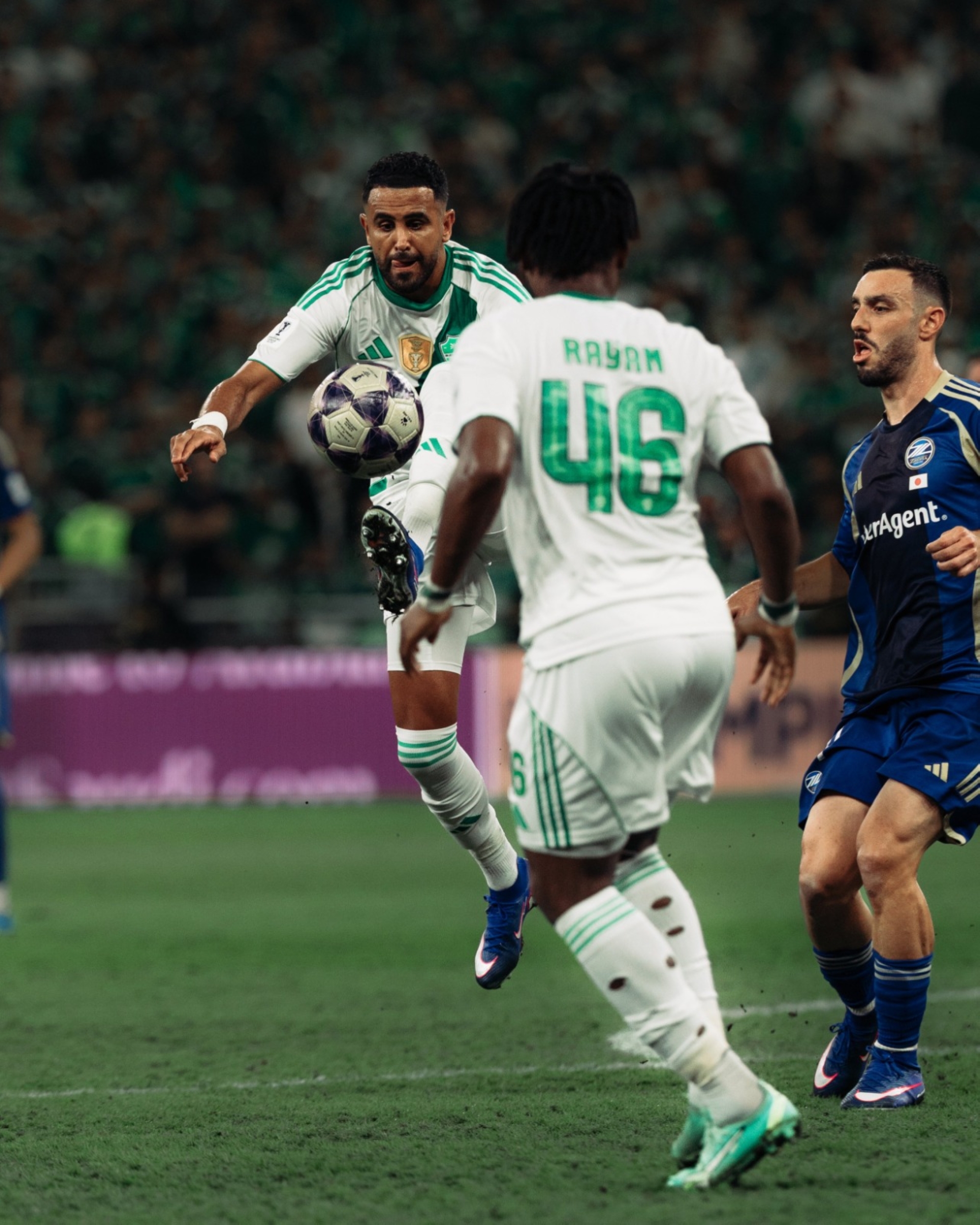 فخر عربي: الاتحاد الجزائري يبارك لرياض محرز بتتويج الأهلي بلقب دوري أبطال آسيا