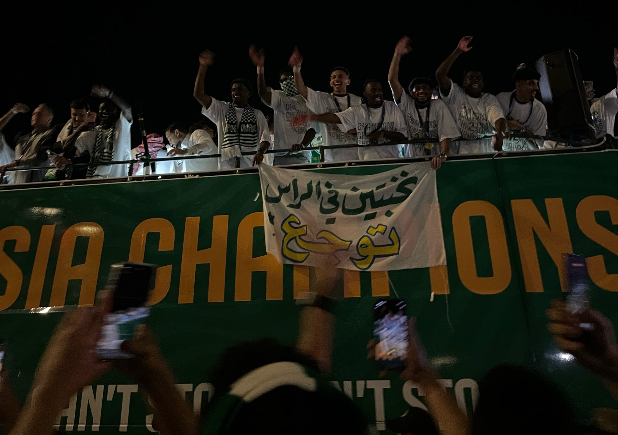 كورنيش جدة يشتعل: تفاصيل لا تُنسى من احتفالات تتويج الأهلي بدوري أبطال آسيا