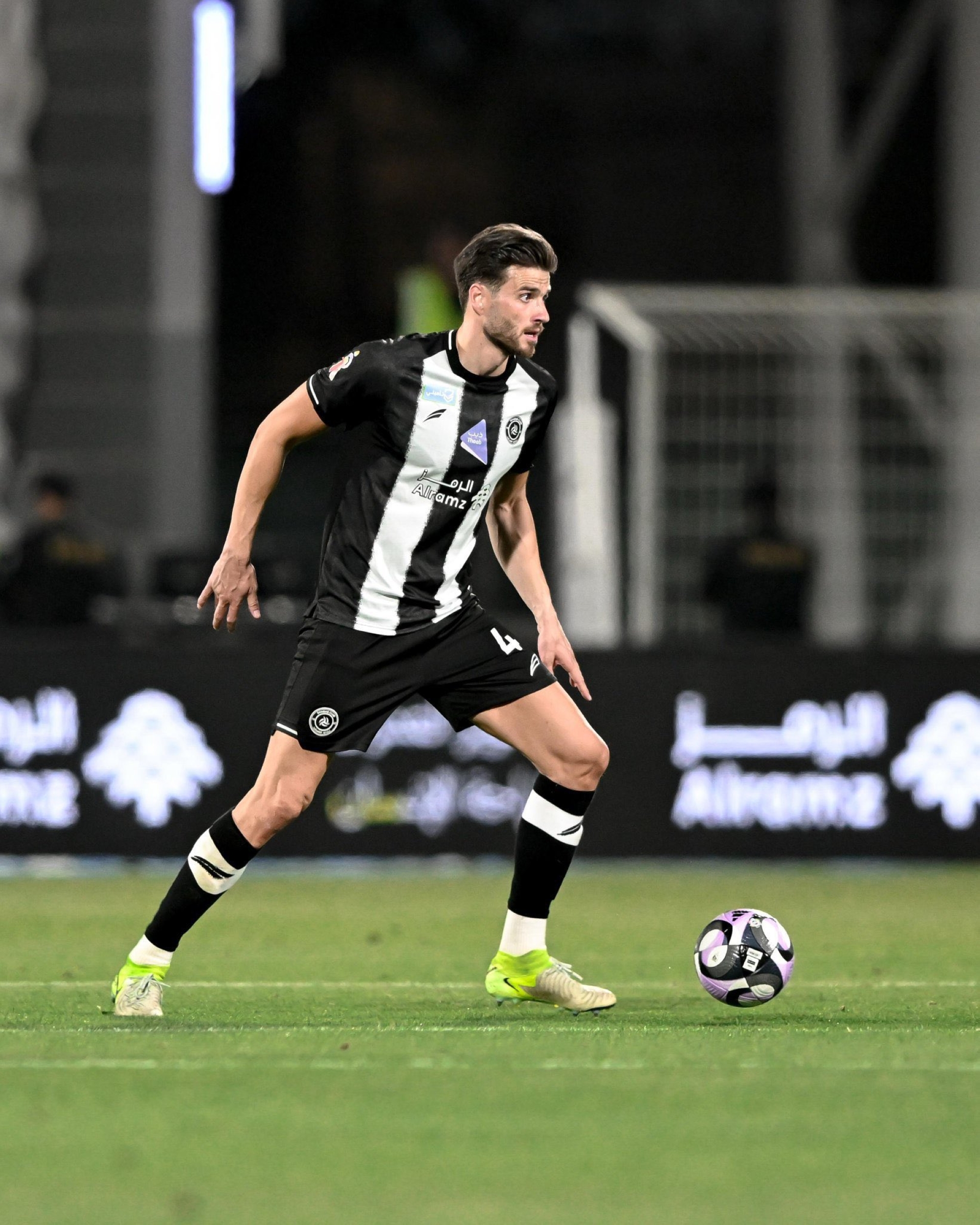 الكشف الكامل عن قرارات لجنة الانضباط لدوري روشن السعودي: غرامات وإيقافات صادمة تهز الأندية!