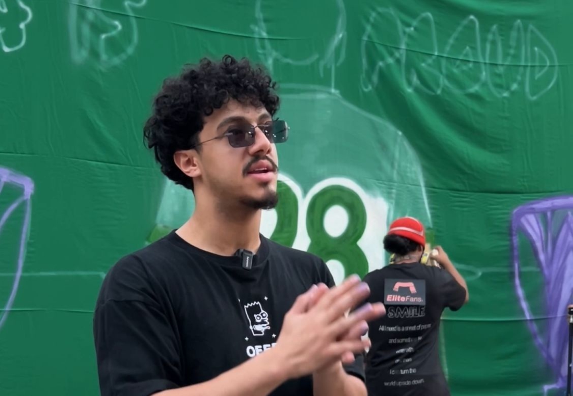 لفتة أهلاوية خالدة: كيف جسّد مشجع وفاء ديميرال لوالدته بالرقم 28