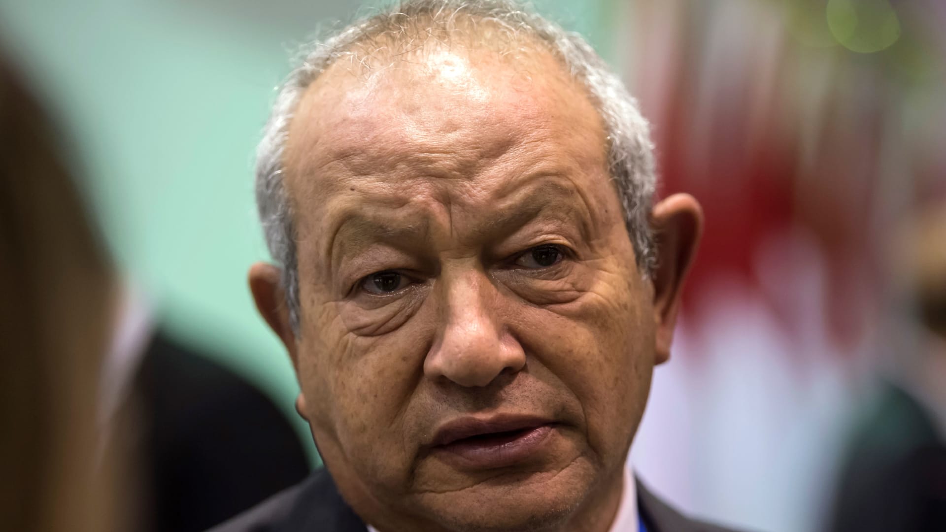 صدمة المارد الأحمر: رد فعل نجيب ساويرس القوي على هزيمة الأهلي المدوية أمام بيراميدز