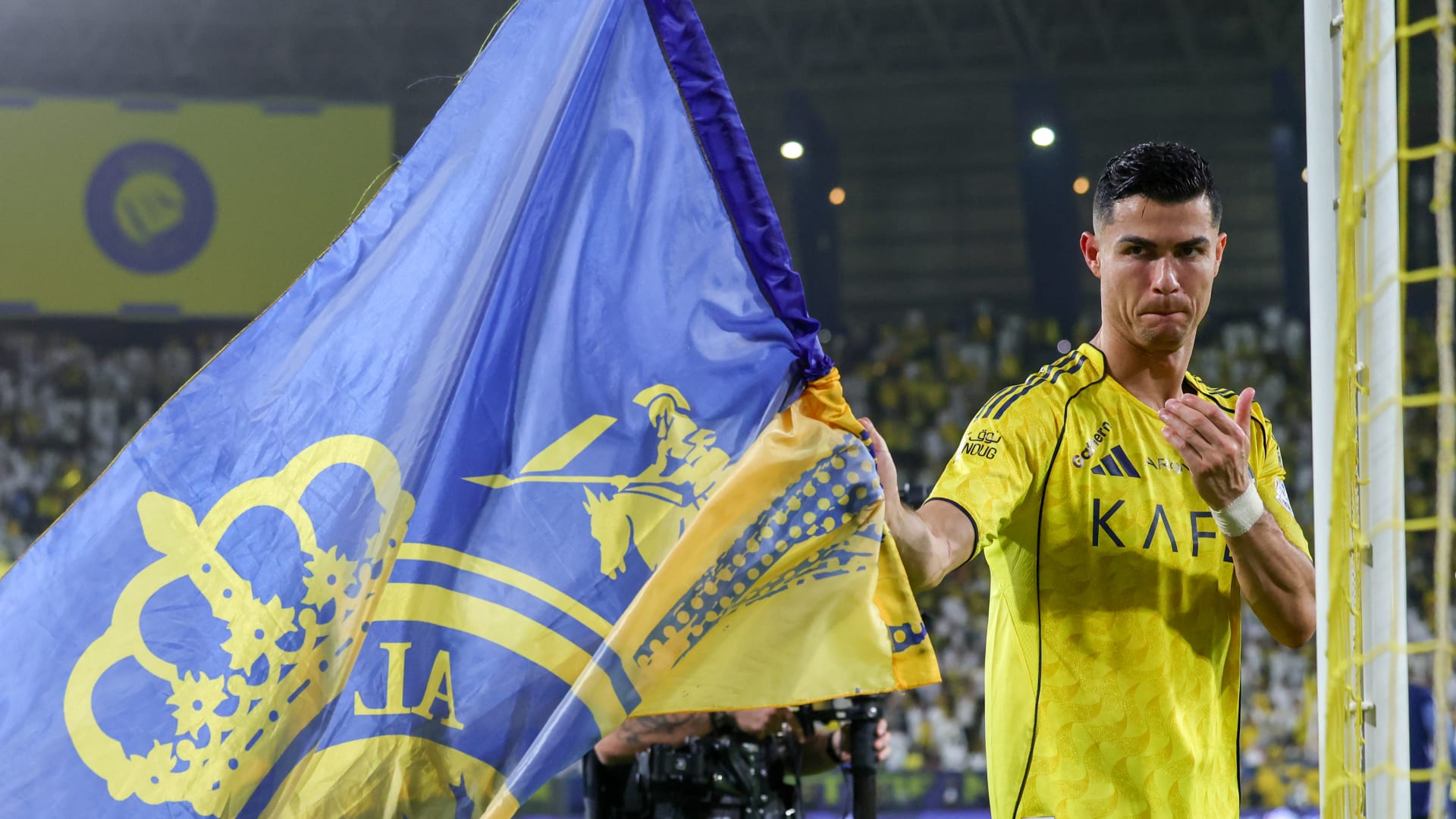 الأسطورة ترد: إشارة رونالدو 5 دوري أبطال أوروبا تلهب المواجهة وتؤكد هيمنته الكروية