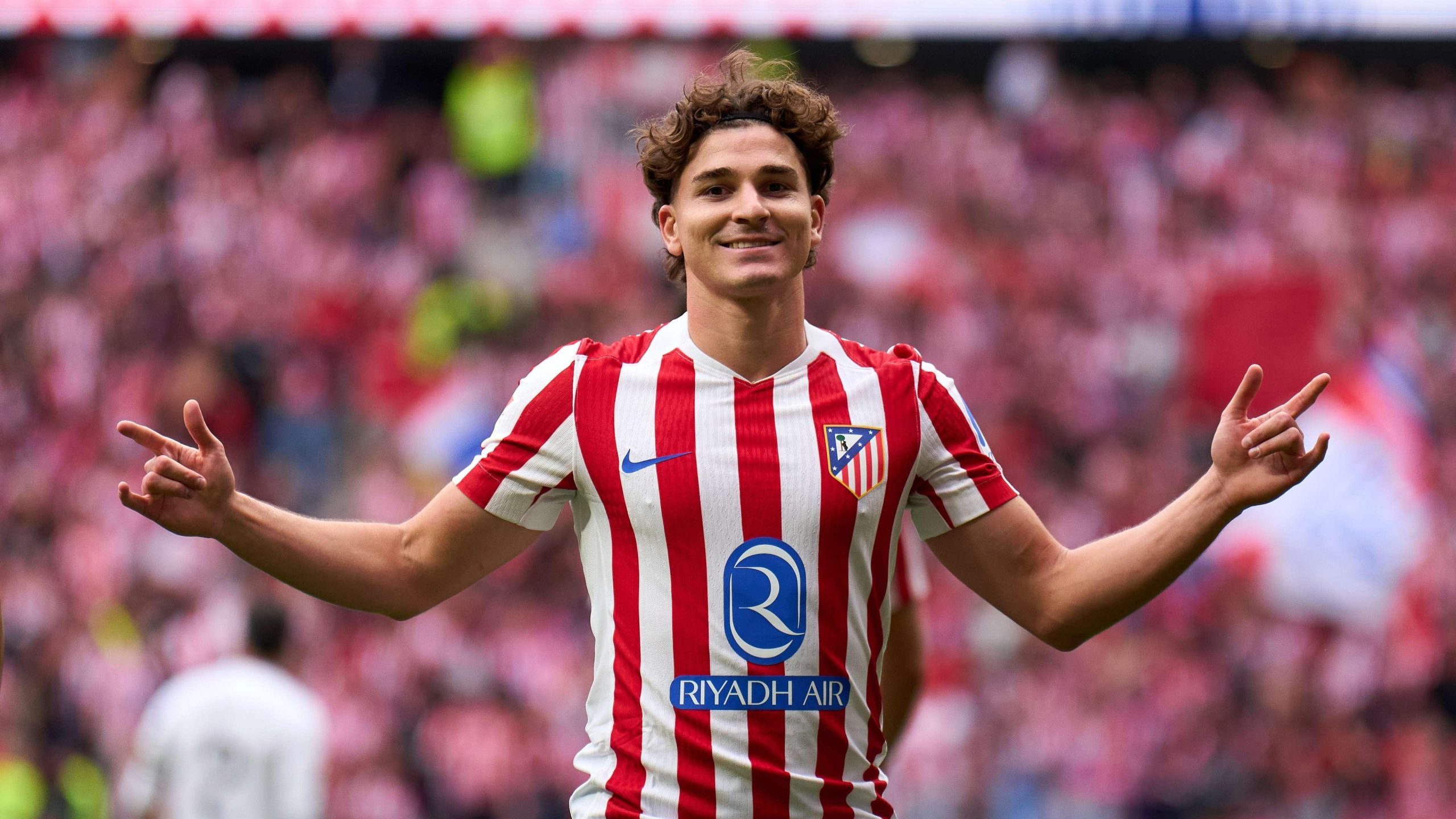 كواليس الصفقة المستحيلة: أتلتيكو مدريد يرفض وأمل برشلونة الأخير لضم ألفاريز